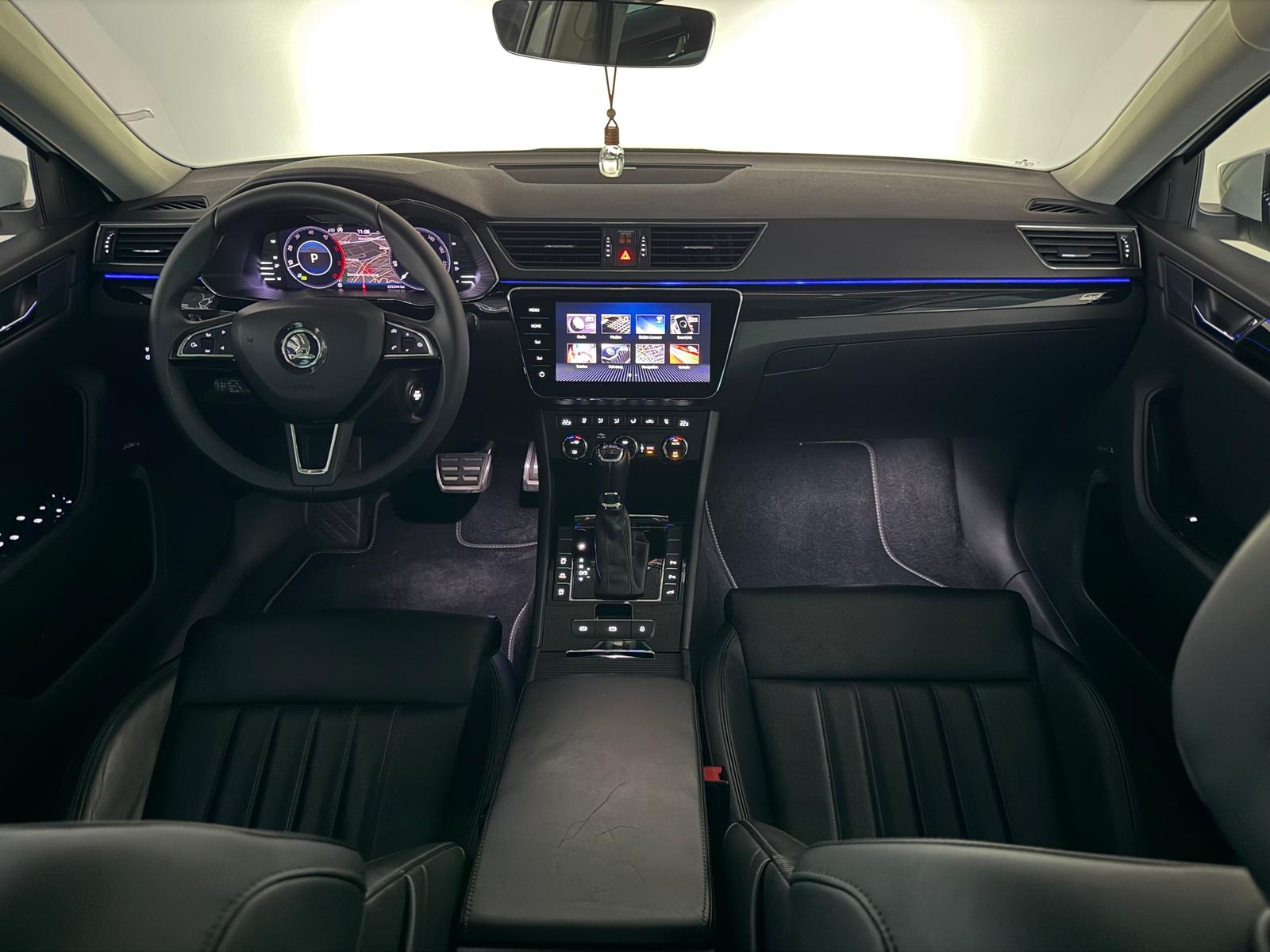 SKODA Superb Combi 2.0 TDi Laurin & Klement-image-7