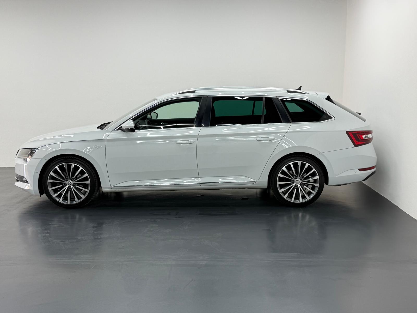SKODA Superb Combi 2.0 TDi Laurin & Klement-image-2