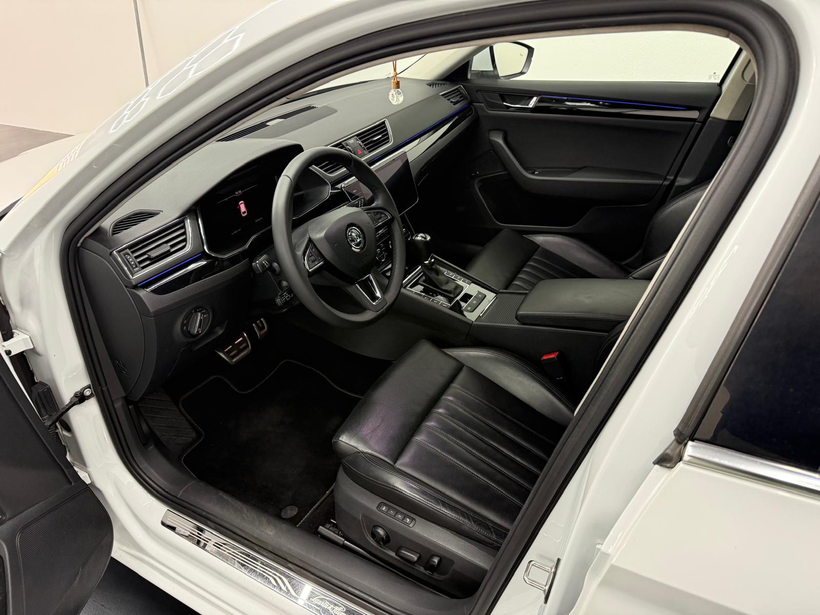 SKODA Superb Combi 2.0 TDi Laurin & Klement-image-8
