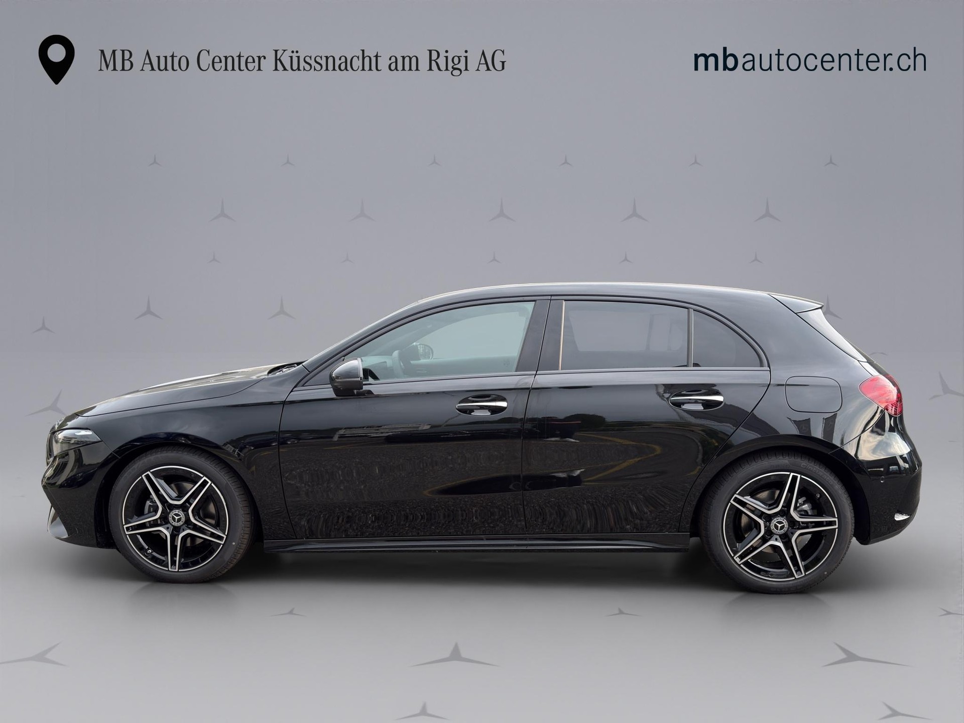 MERCEDES-BENZ A 200 Night Star AMG Line-showroom-element-3