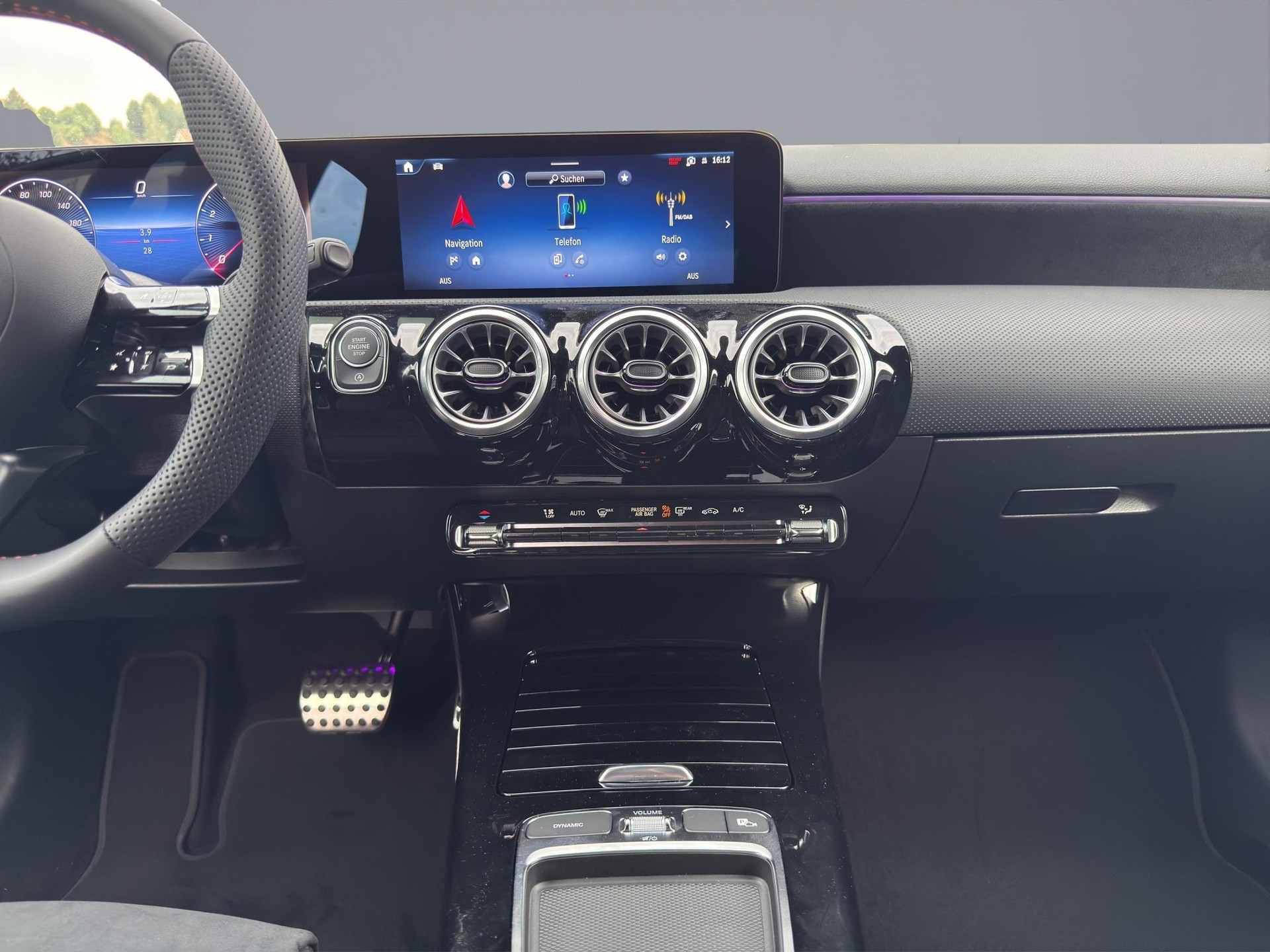 MERCEDES-BENZ A 200 Night Star AMG Line-image-14