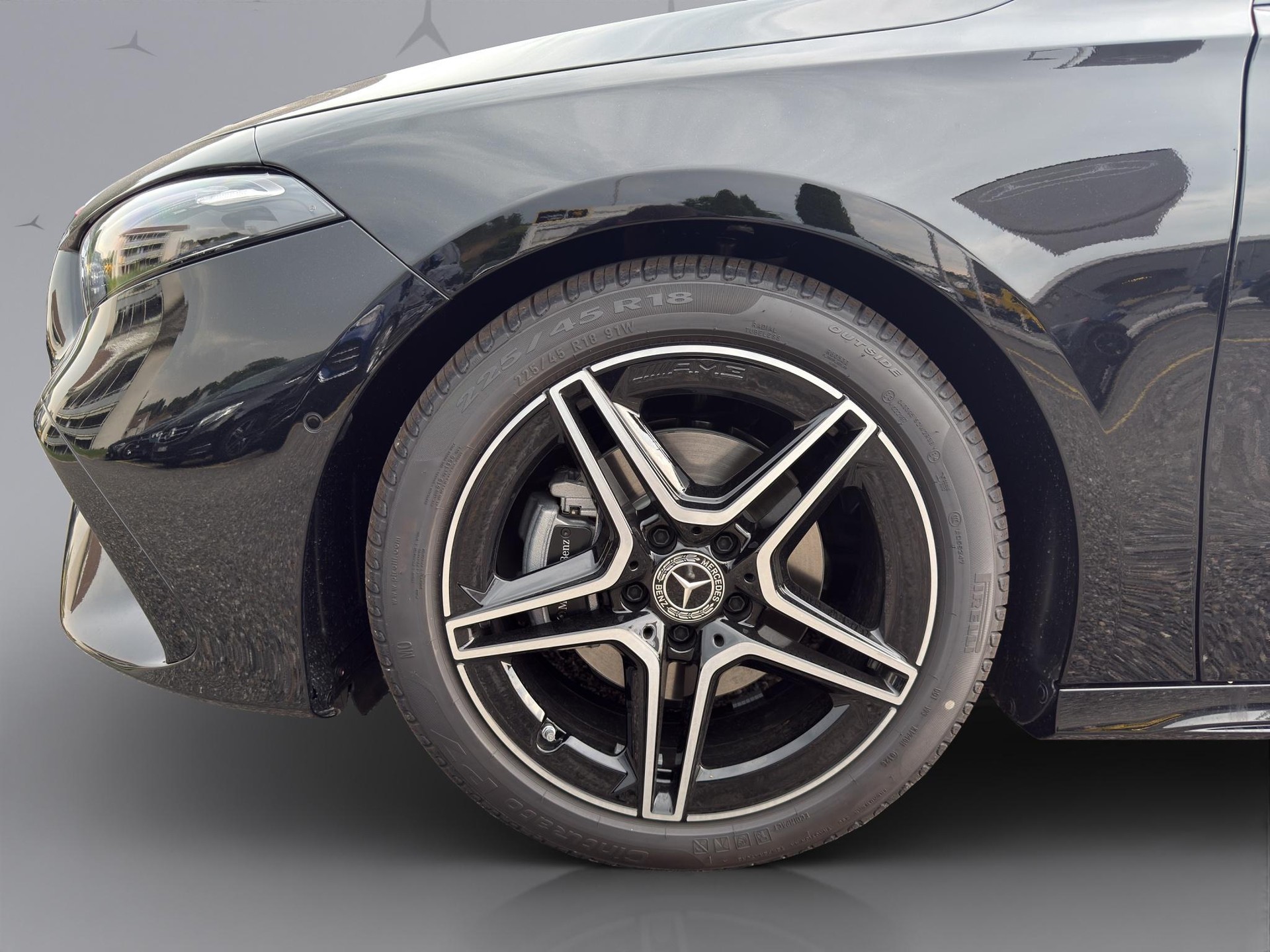 MERCEDES-BENZ A 200 Night Star AMG Line-showroom-element-2