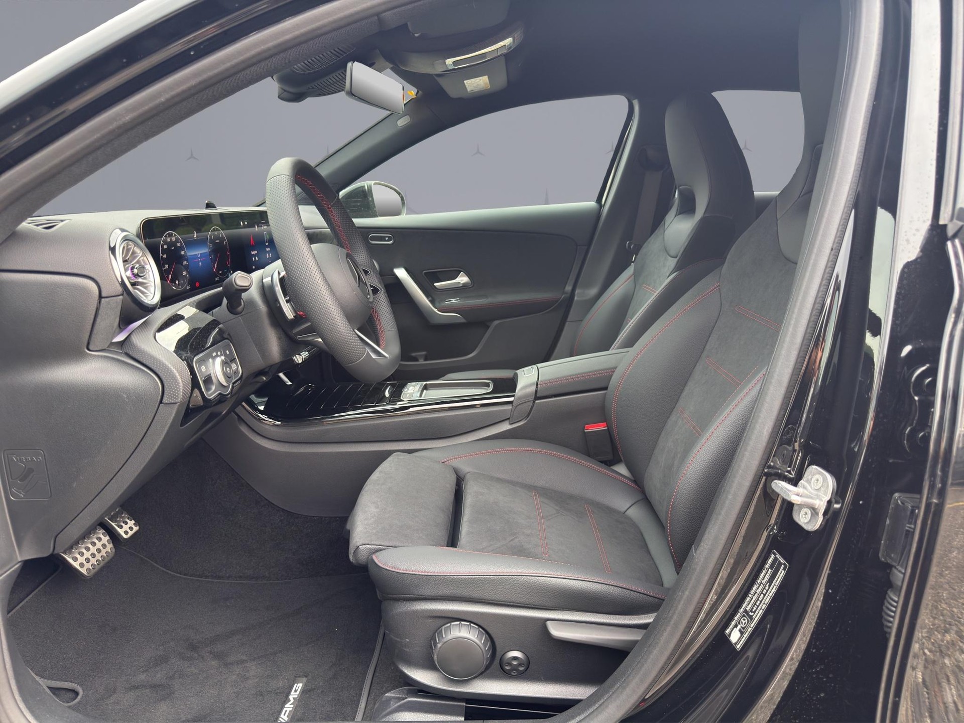 MERCEDES-BENZ A 200 Night Star AMG Line-image-9