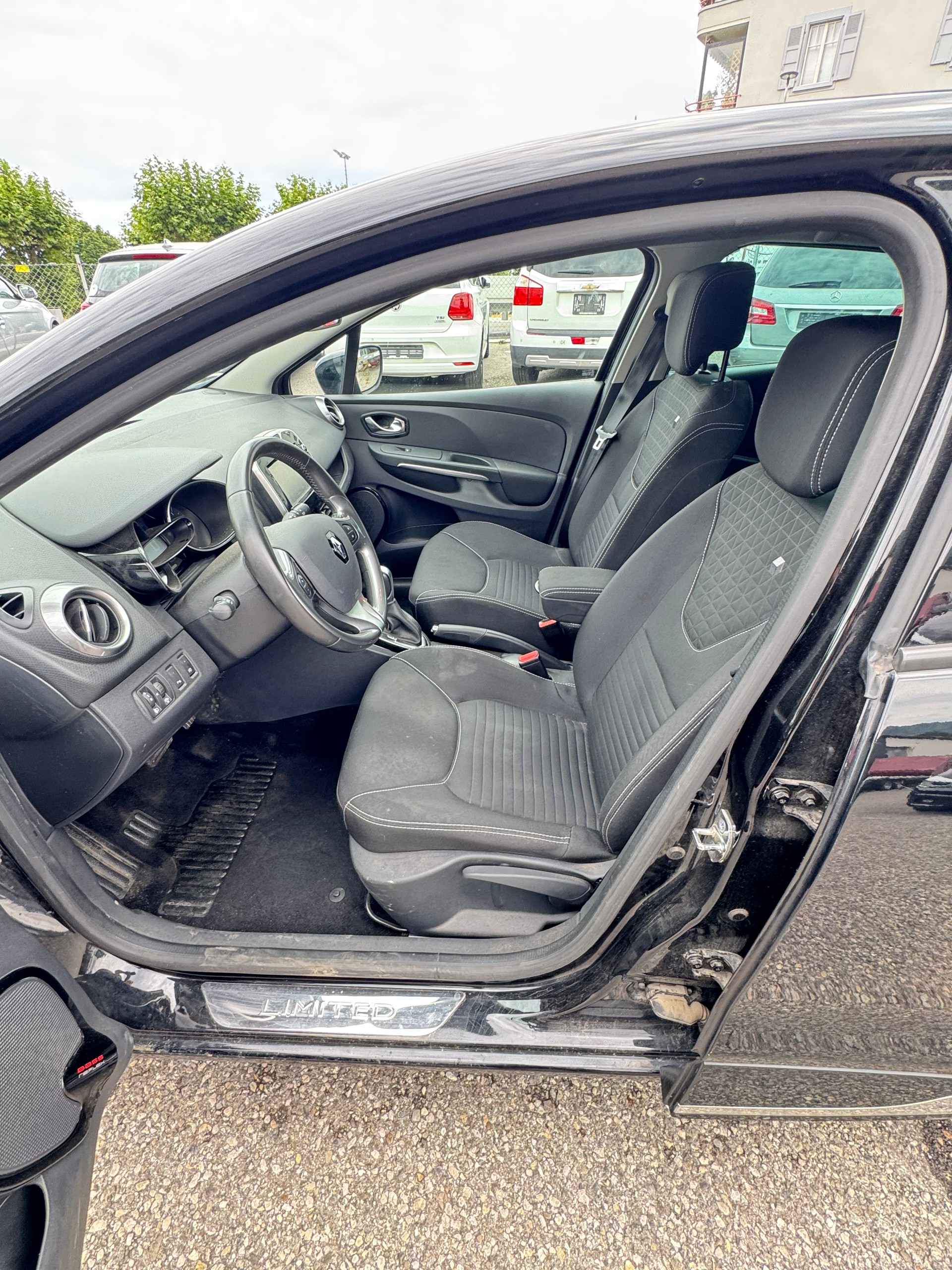 RENAULT Clio 1.2 16V T Limited EDC-image-6