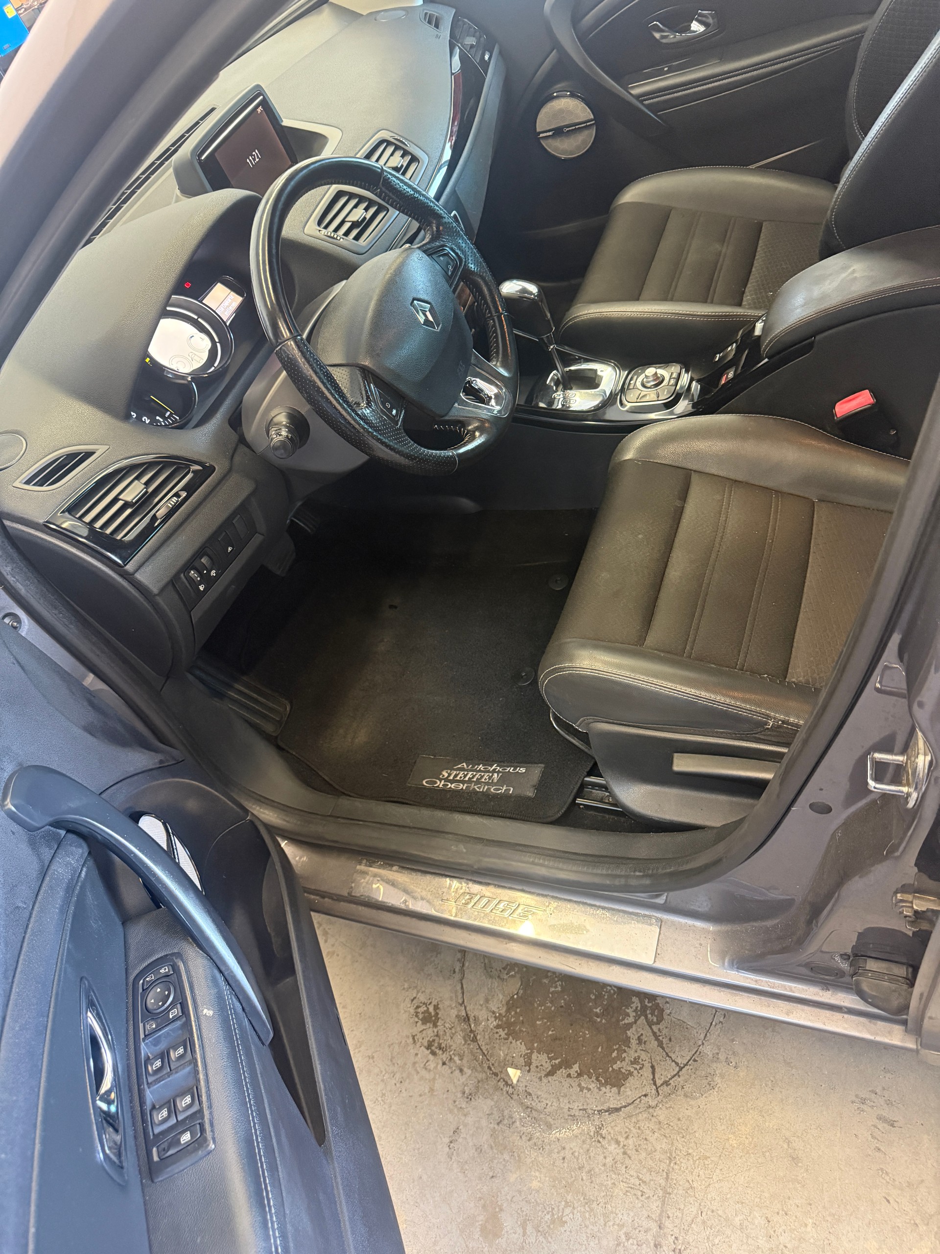 RENAULT Mégane Grandtour 1.2 16V Turbo Swiss Edition EDC-image-10
