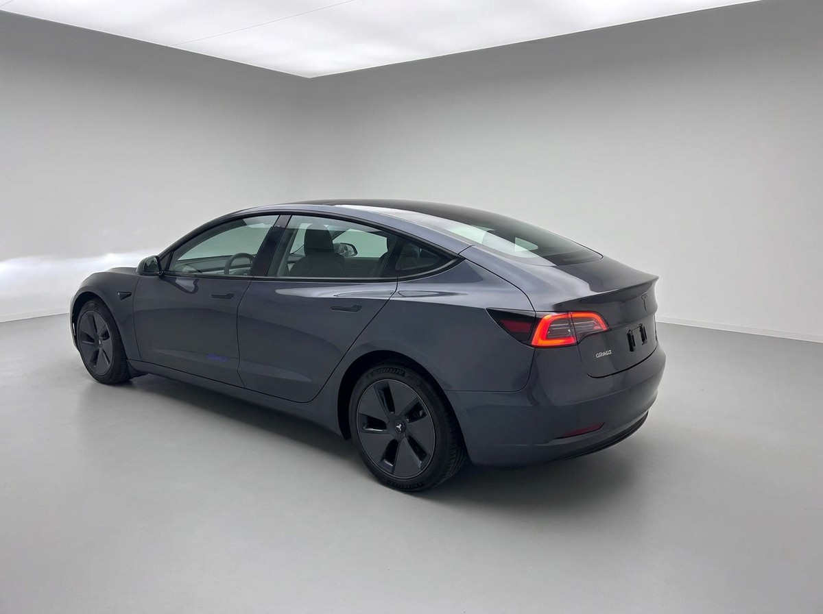 TESLA Model 3 RWD Long Range-showroom-element-2