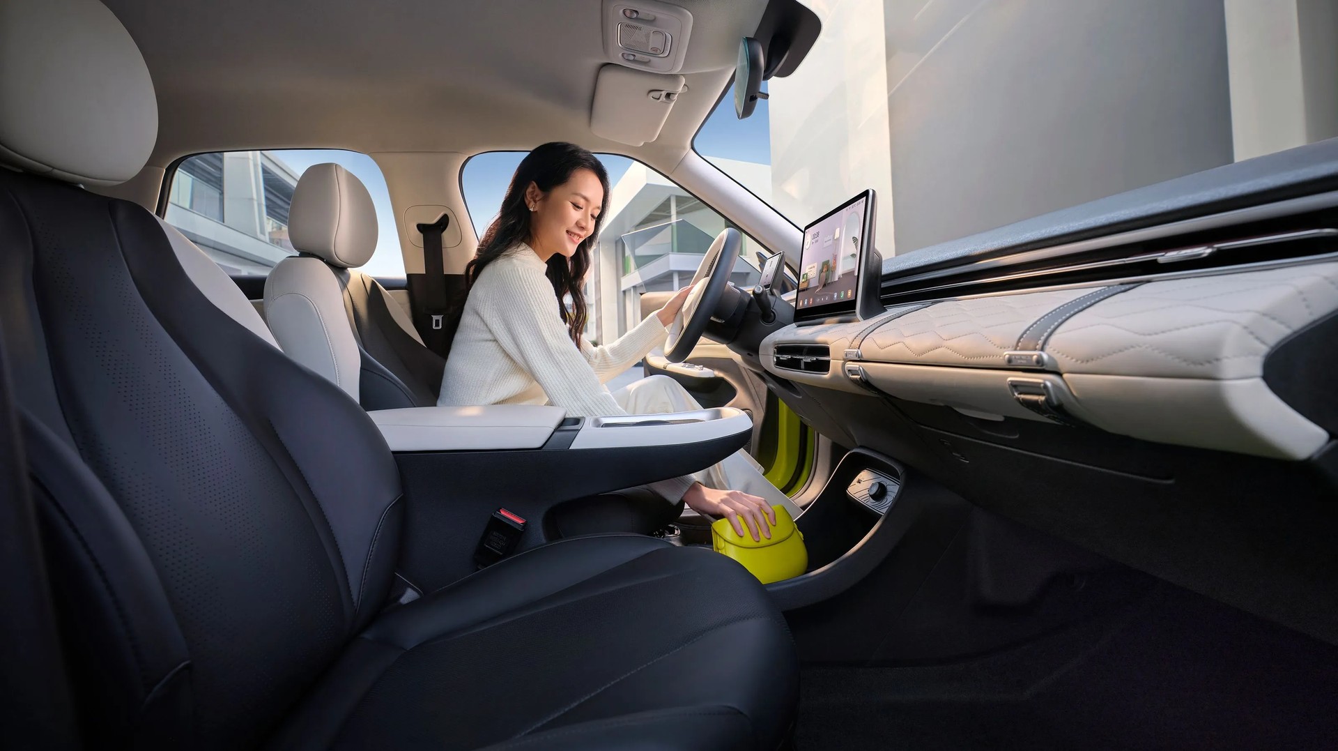 DONGFENG Box 42 kWh Vanilla Frost / 360° Kamera / Car Play / Ecotex Leder / 12 Zoll Display / Sitzheizung/Kühlung / Phone Mirroring /-showroom-element-3