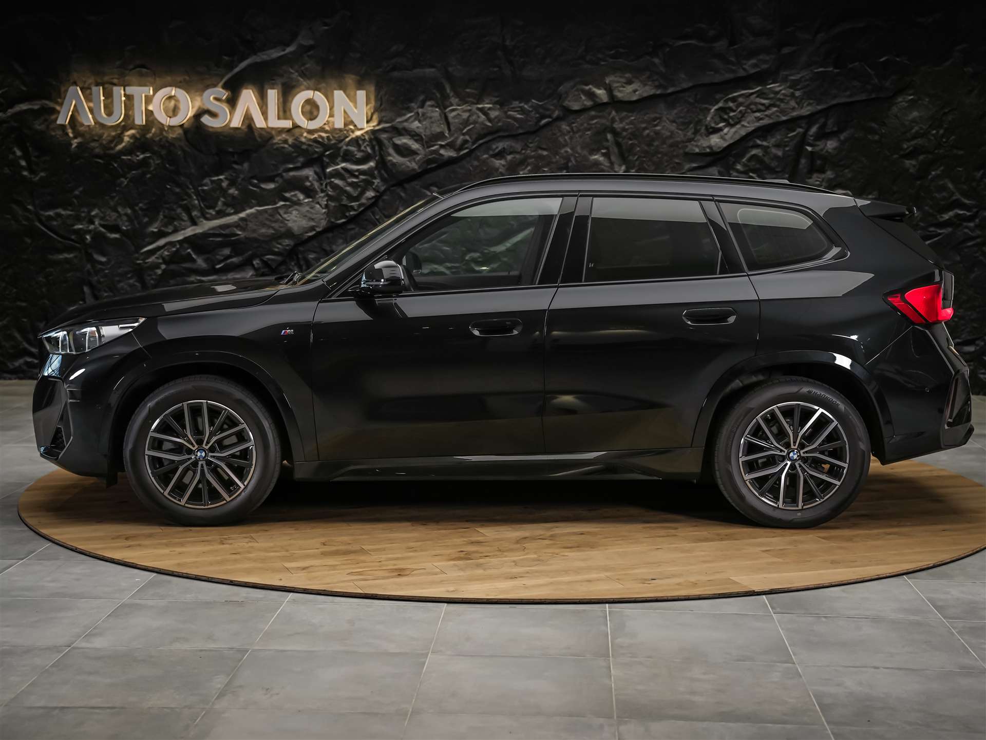 BMW X1 xDrive 23i M Sport *Abstandsregler*El. Sitze mit Memory*AHK*-showroom-element-2
