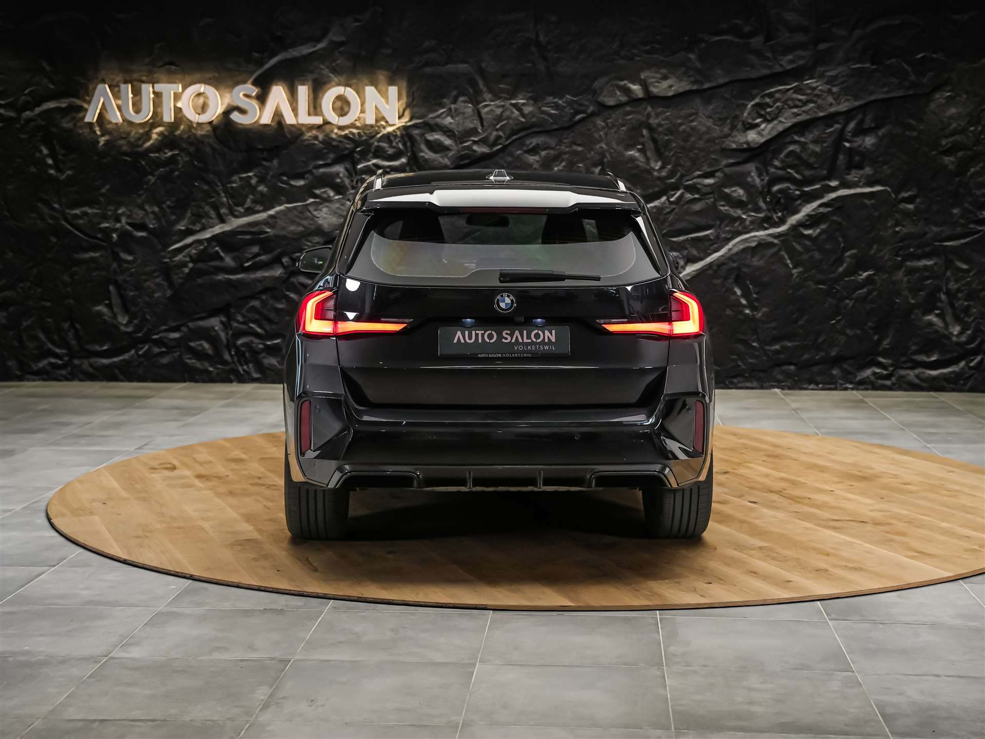 BMW X1 xDrive 23i M Sport *Abstandsregler*El. Sitze mit Memory*AHK*-image-4