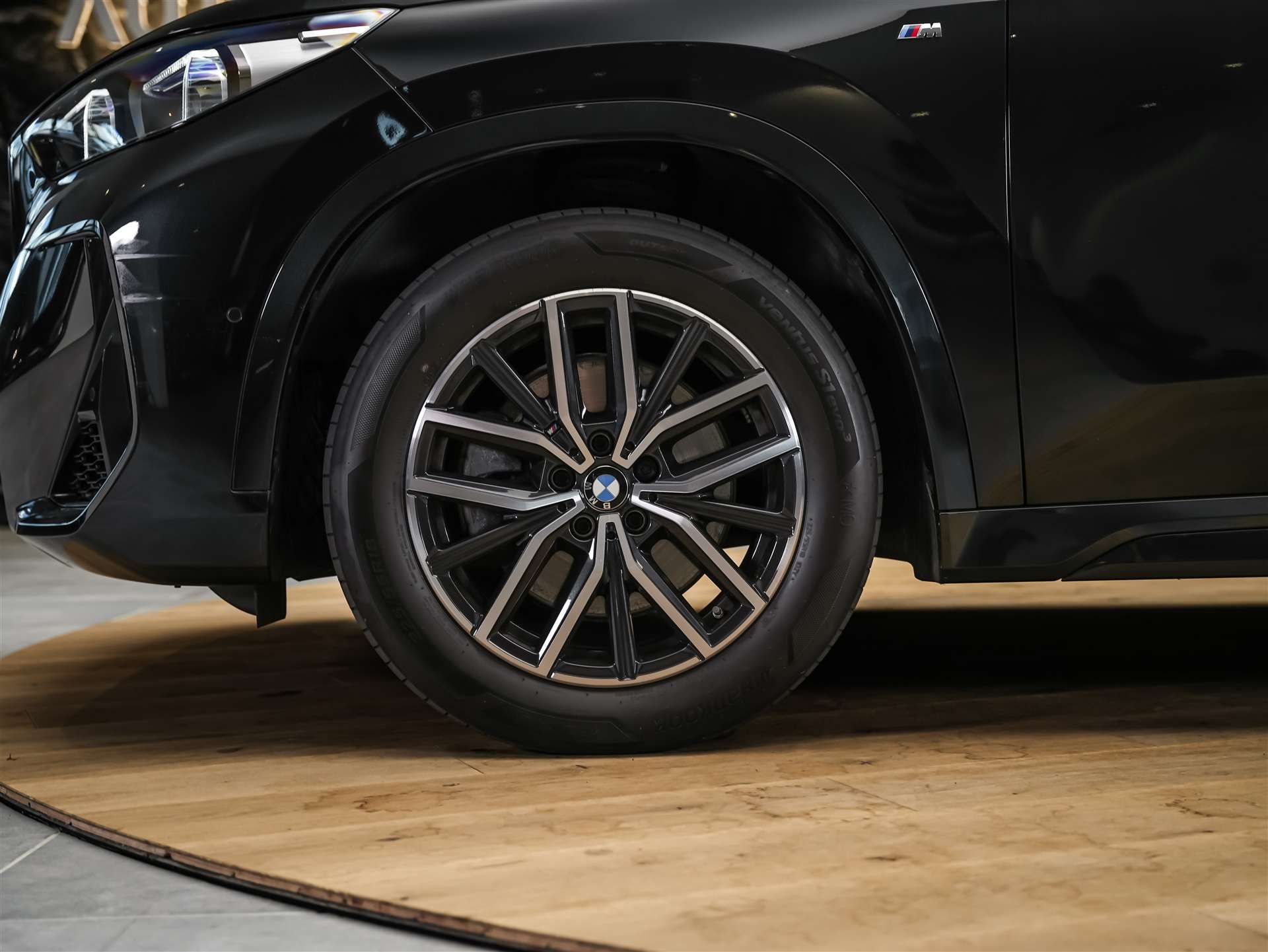 BMW X1 xDrive 23i M Sport *Abstandsregler*El. Sitze mit Memory*AHK*-image-16