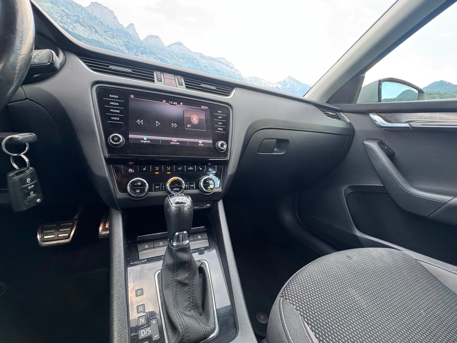 SKODA Octavia Combi 2.0 TDI Scout 4x4 DSG-image-18
