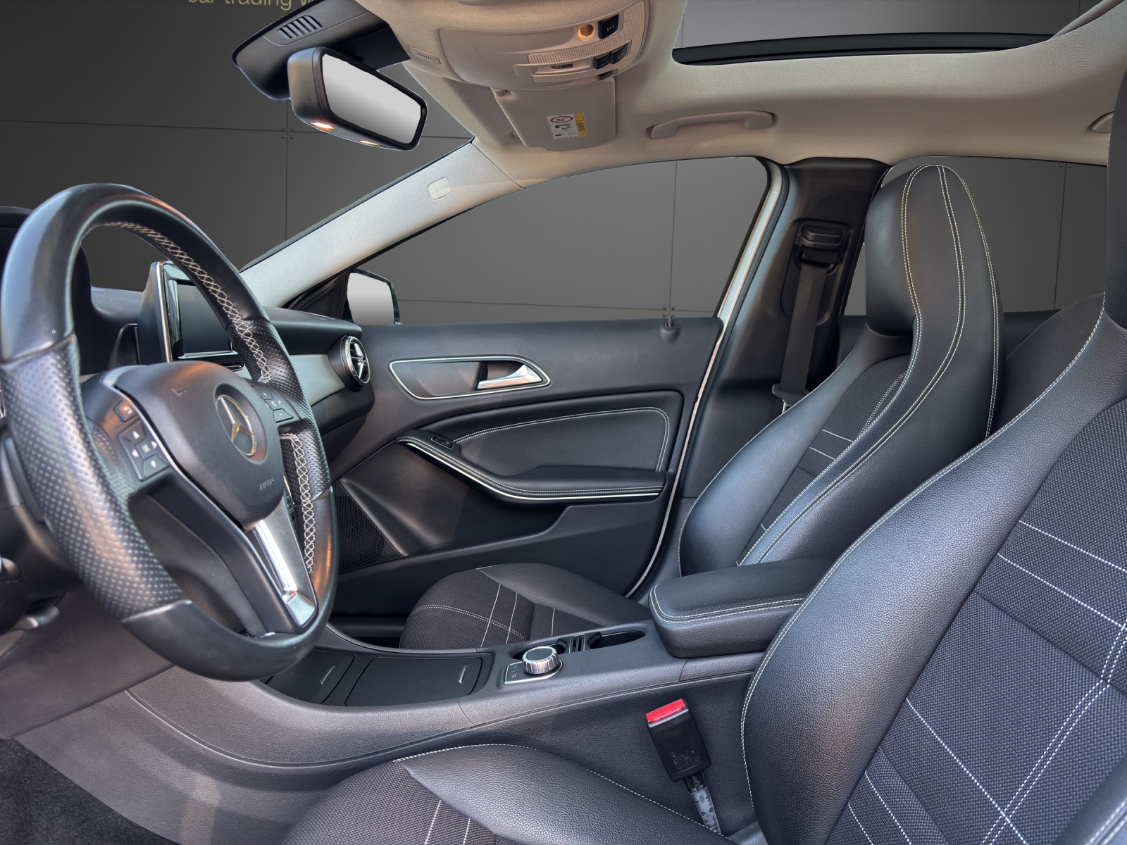 MERCEDES-BENZ GLA 200 CDI Swiss Star Edition Urban 4Matic 7G-DCT-showroom-element-2