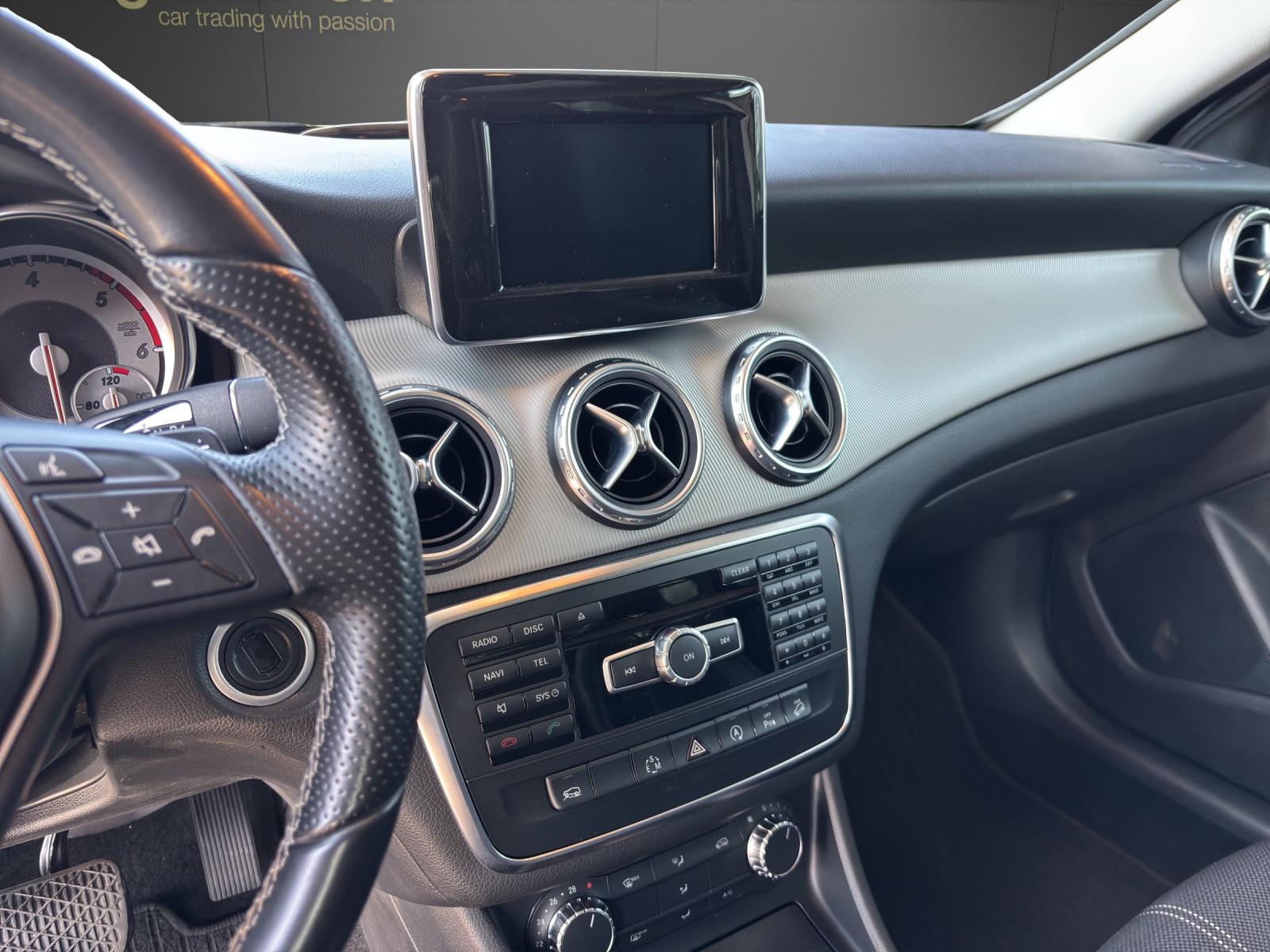 MERCEDES-BENZ GLA 200 CDI Swiss Star Edition Urban 4Matic 7G-DCT-image-5