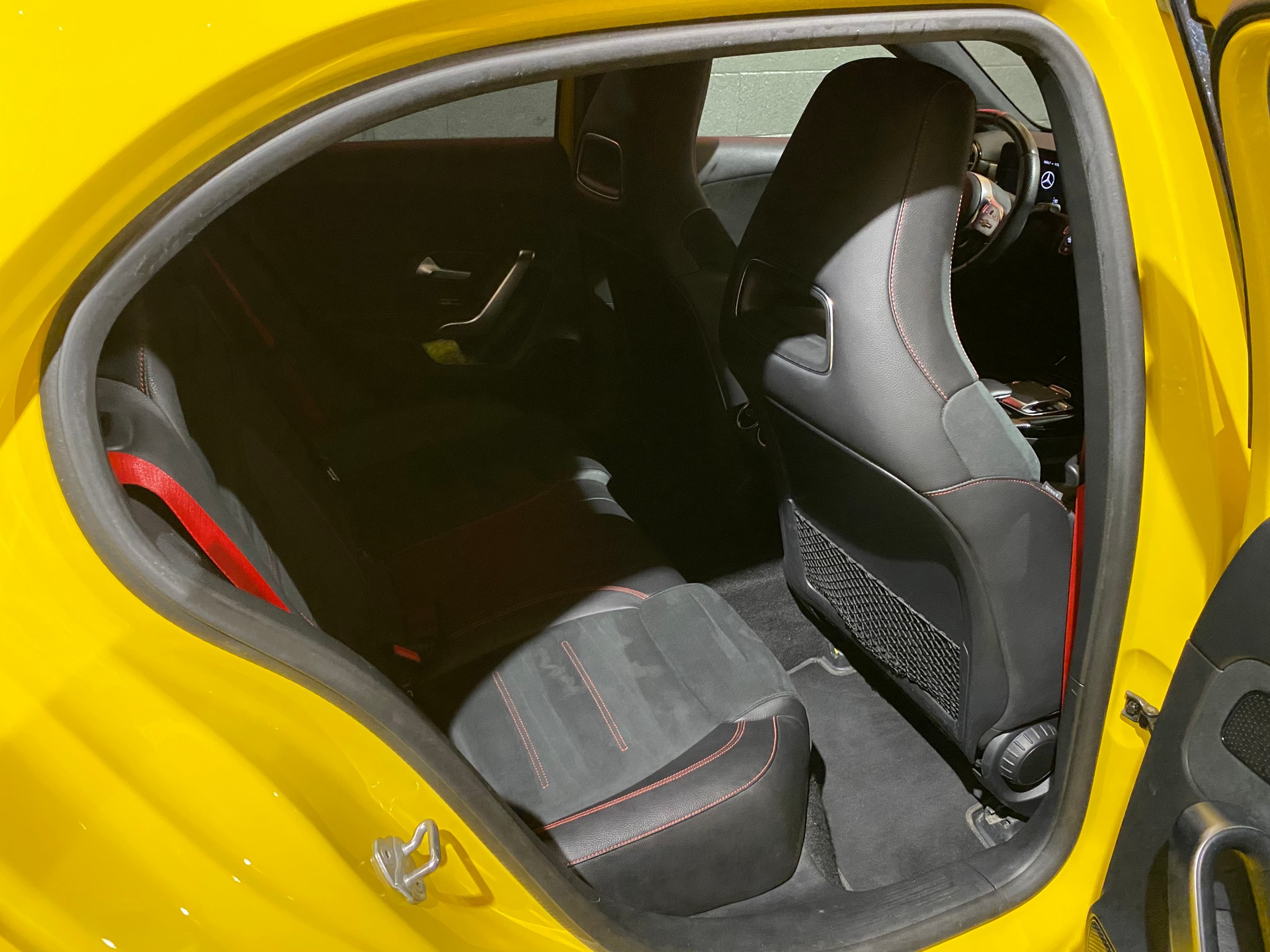 MERCEDES-BENZ A 35 AMG 4Matic Speedshift-image-24