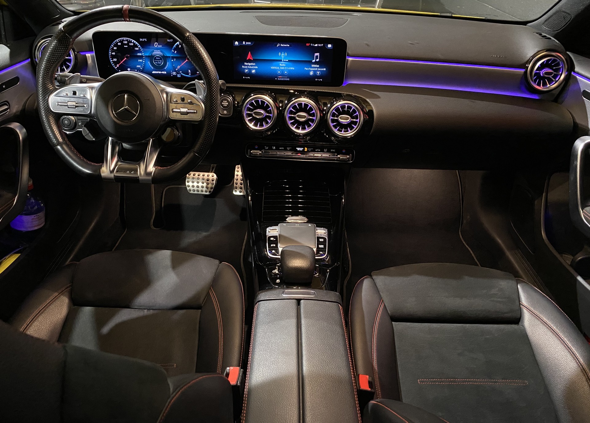 MERCEDES-BENZ A 35 AMG 4Matic Speedshift-image-14