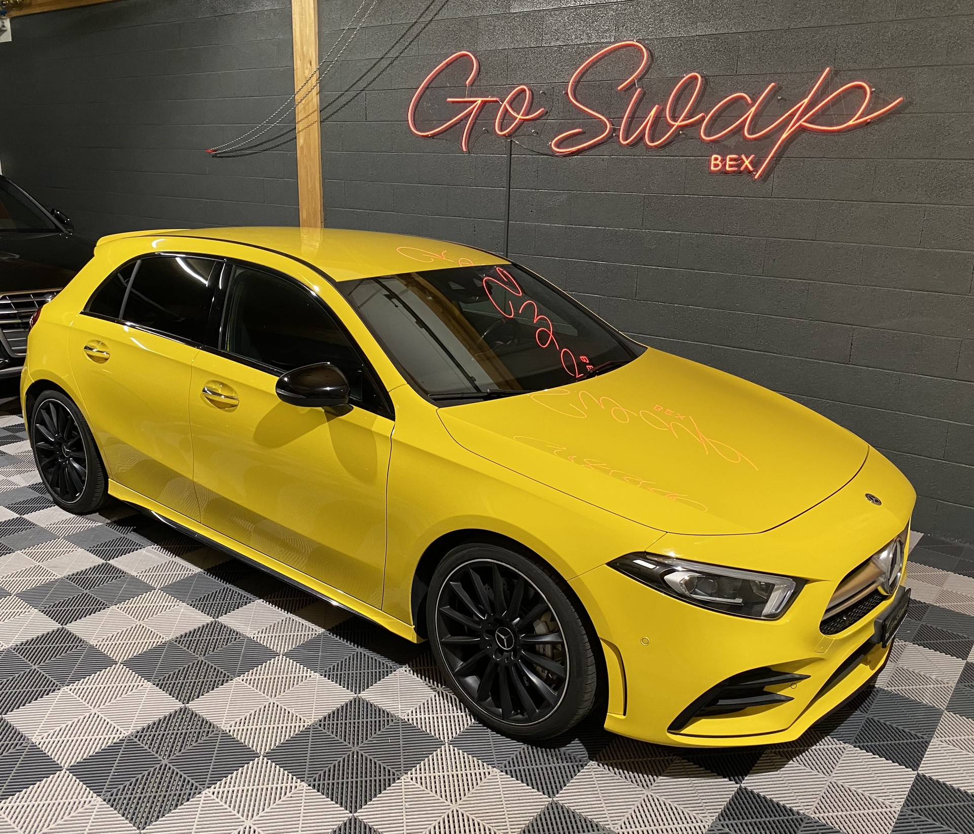 MERCEDES-BENZ A 35 AMG 4Matic Speedshift-showroom-element-1