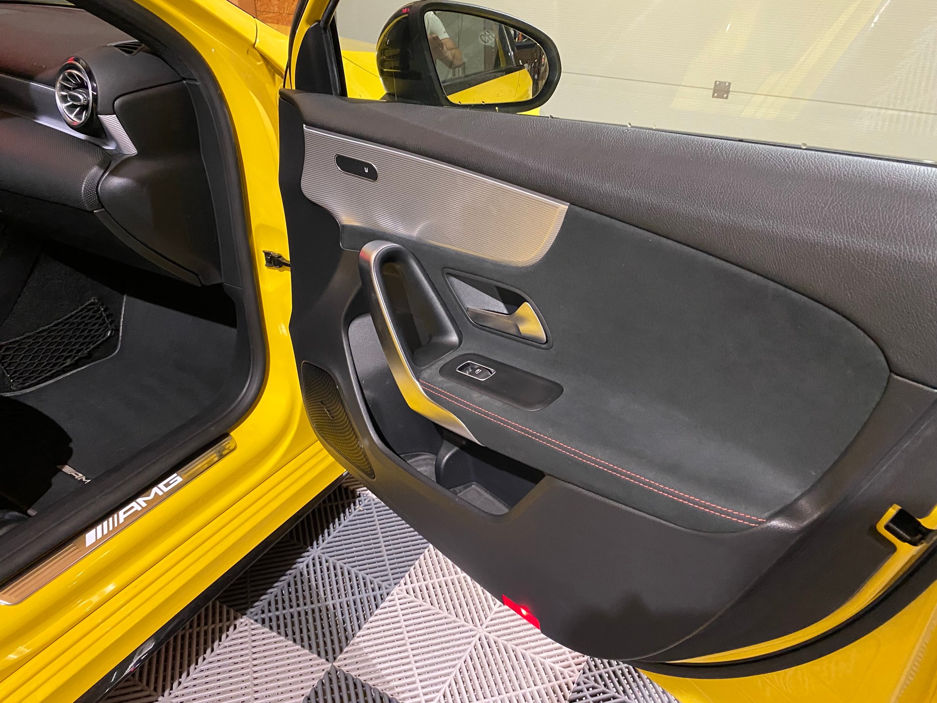 MERCEDES-BENZ A 35 AMG 4Matic Speedshift-image-22