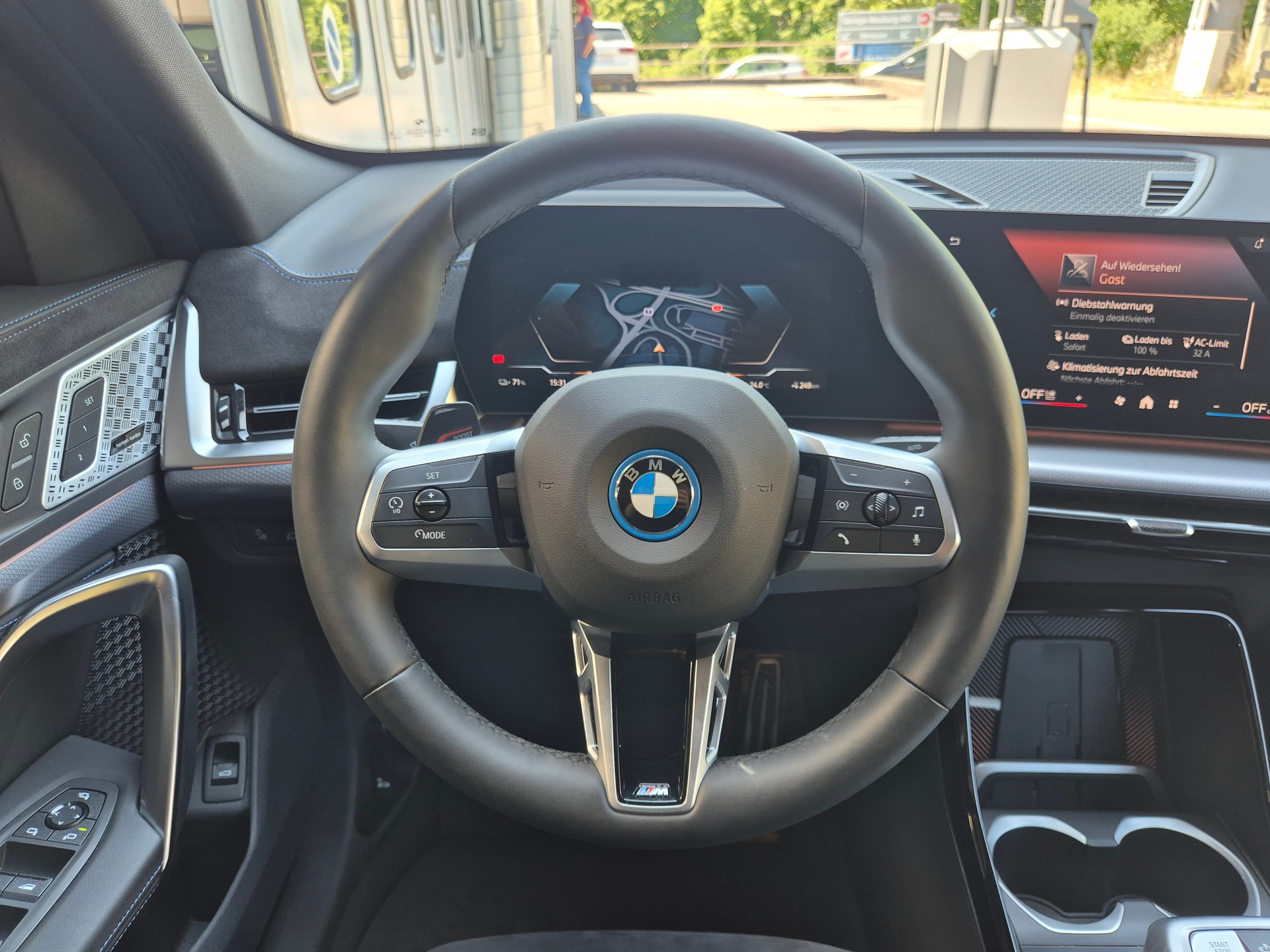 BMW iX2 xDrive 30 M Sport Pro-image-13