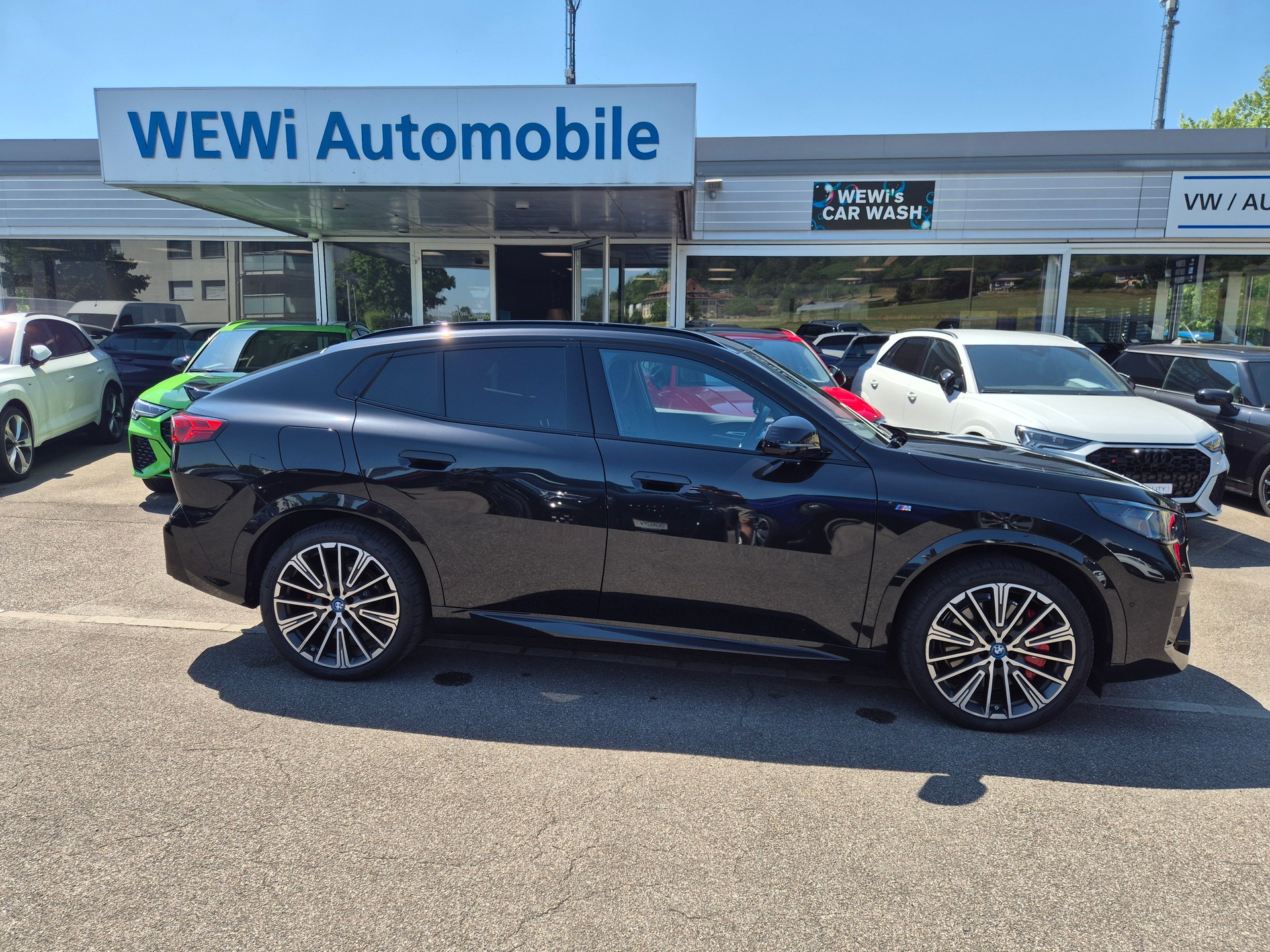 BMW iX2 xDrive 30 M Sport Pro-showroom-element-3