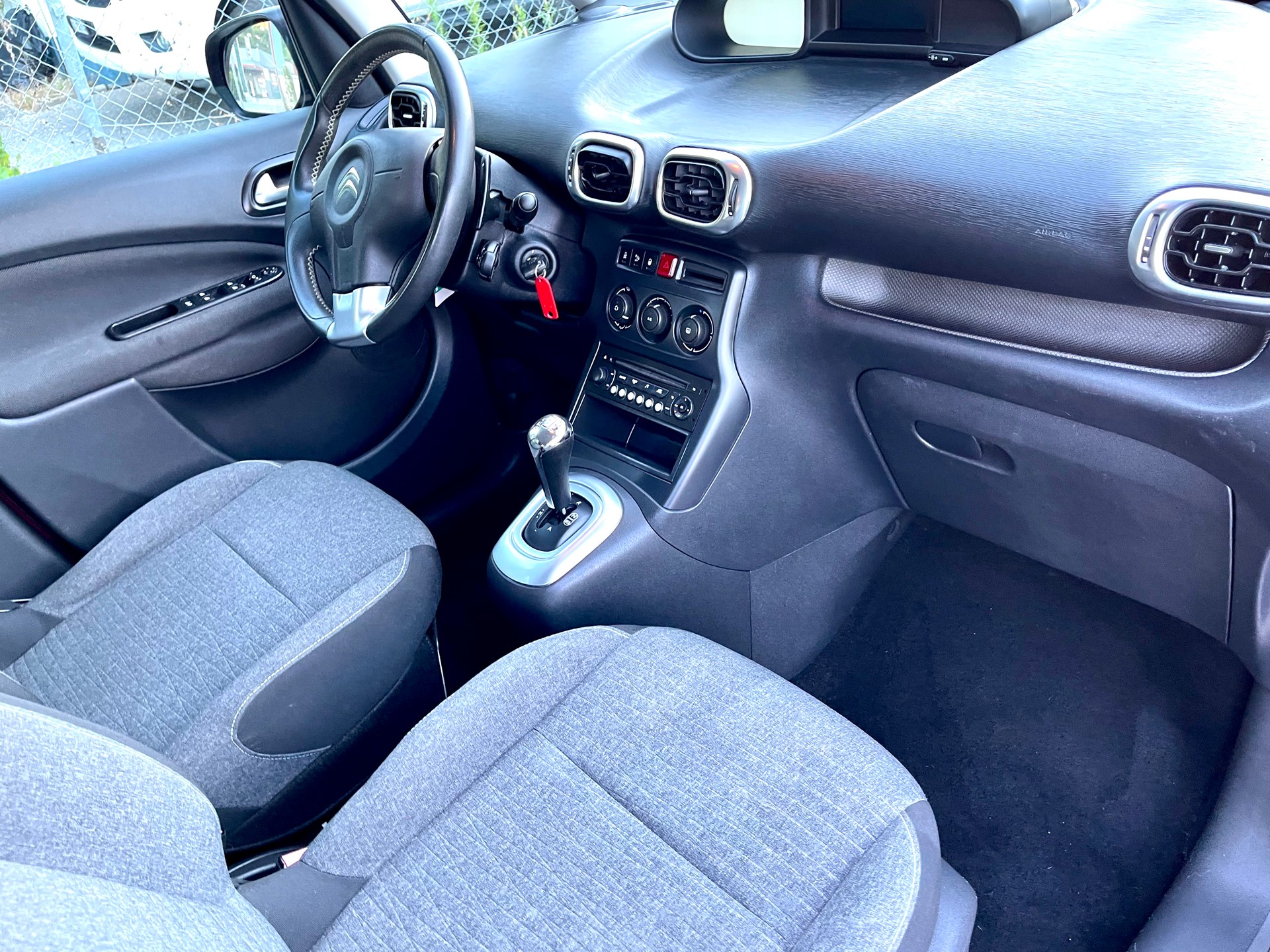 CITROEN C3 Picasso 1.6i 16V Exclusive EGS6-image-8