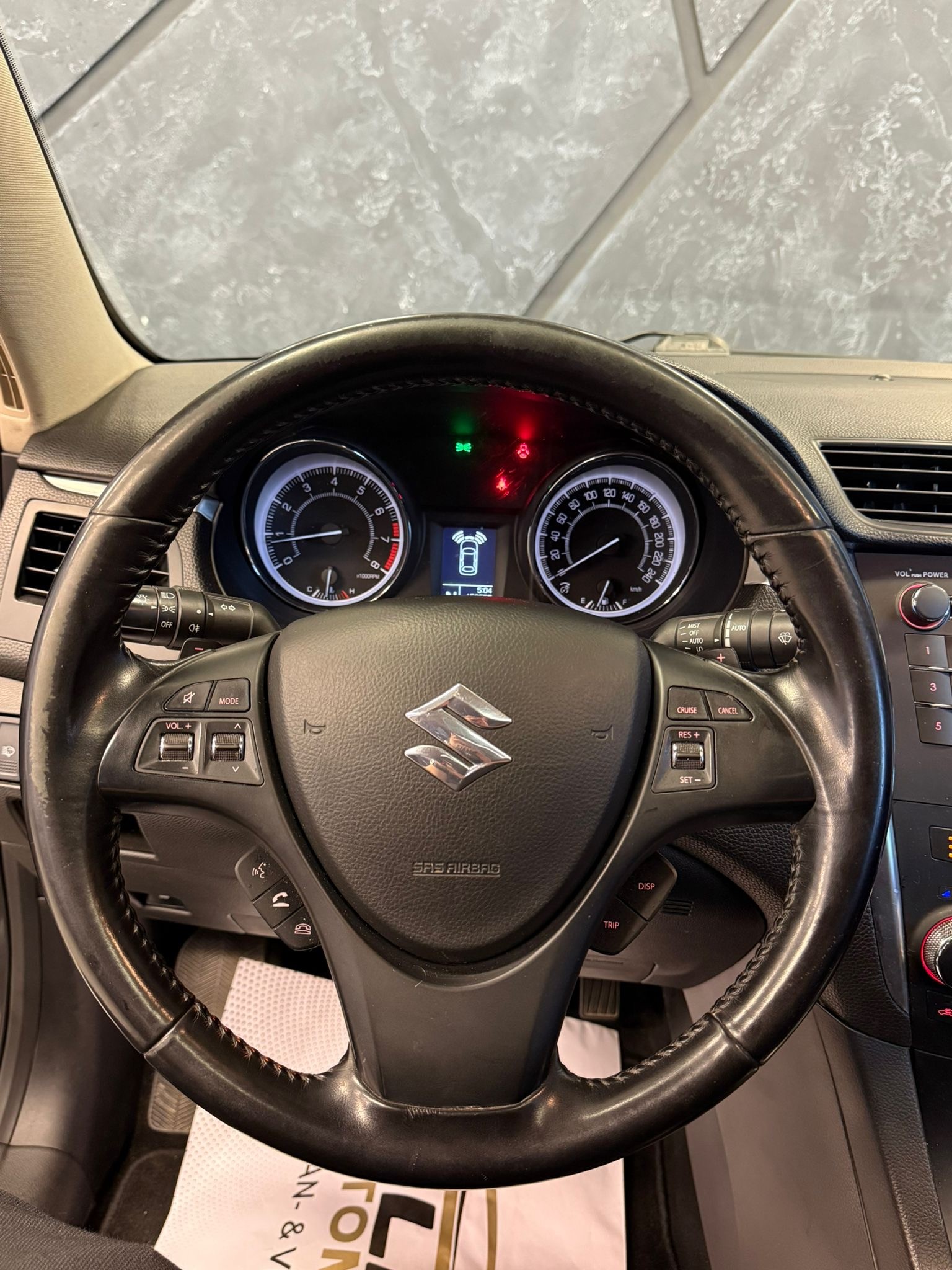 SUZUKI Kizashi 2.4 GL Top 4WD CVT-image-11