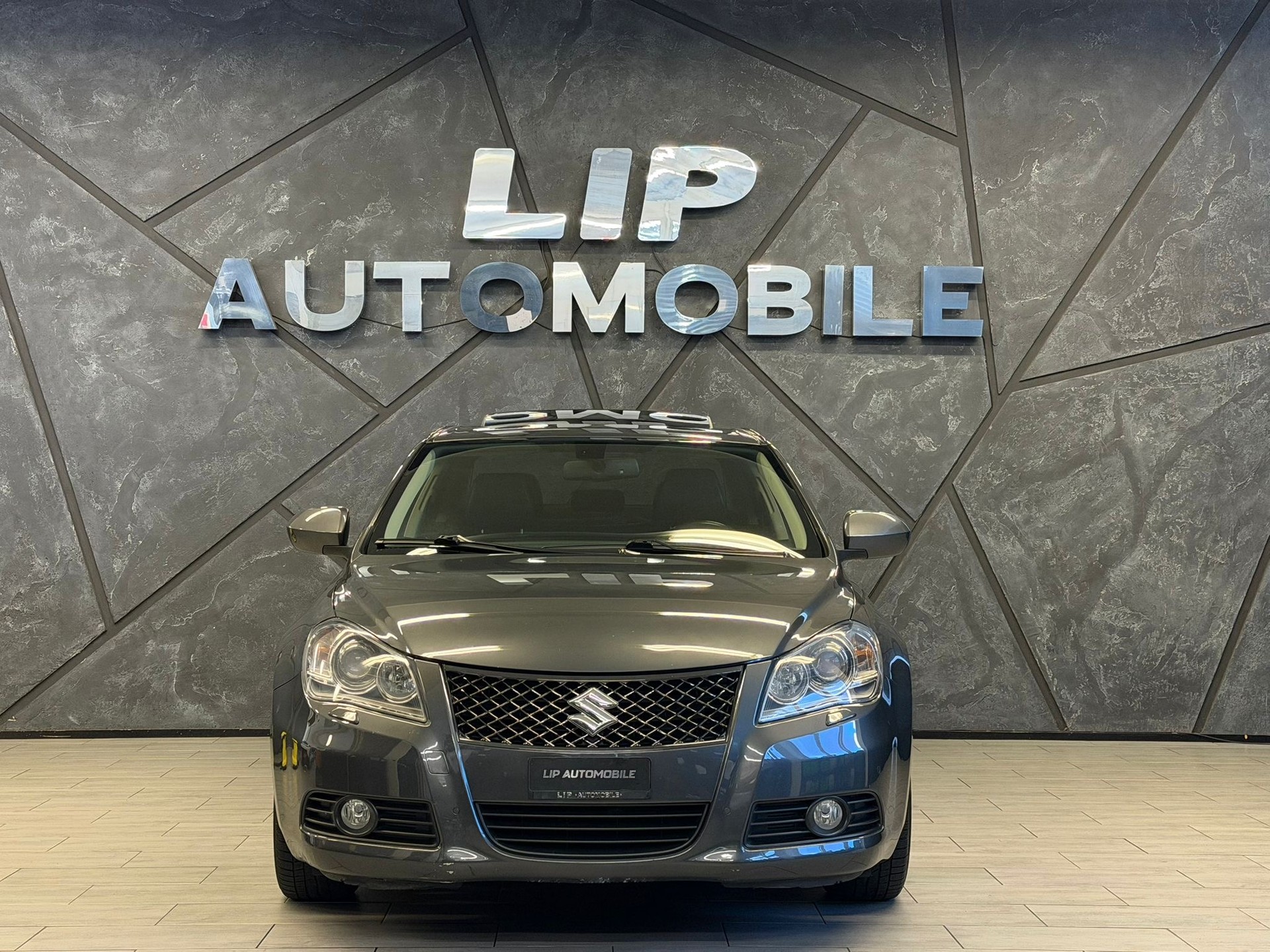 SUZUKI Kizashi 2.4 GL Top 4WD CVT-showroom-element-1