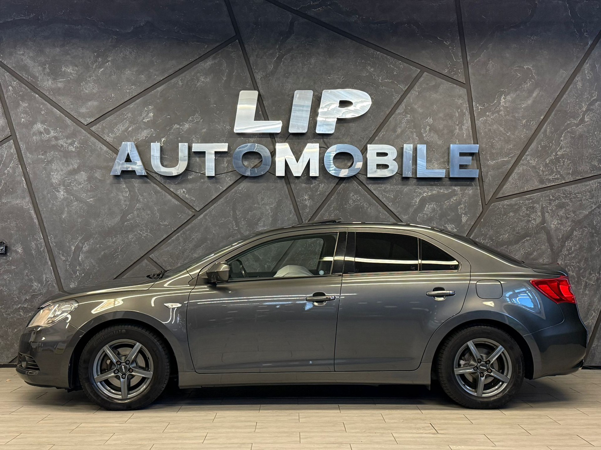 SUZUKI Kizashi 2.4 GL Top 4WD CVT-image-4