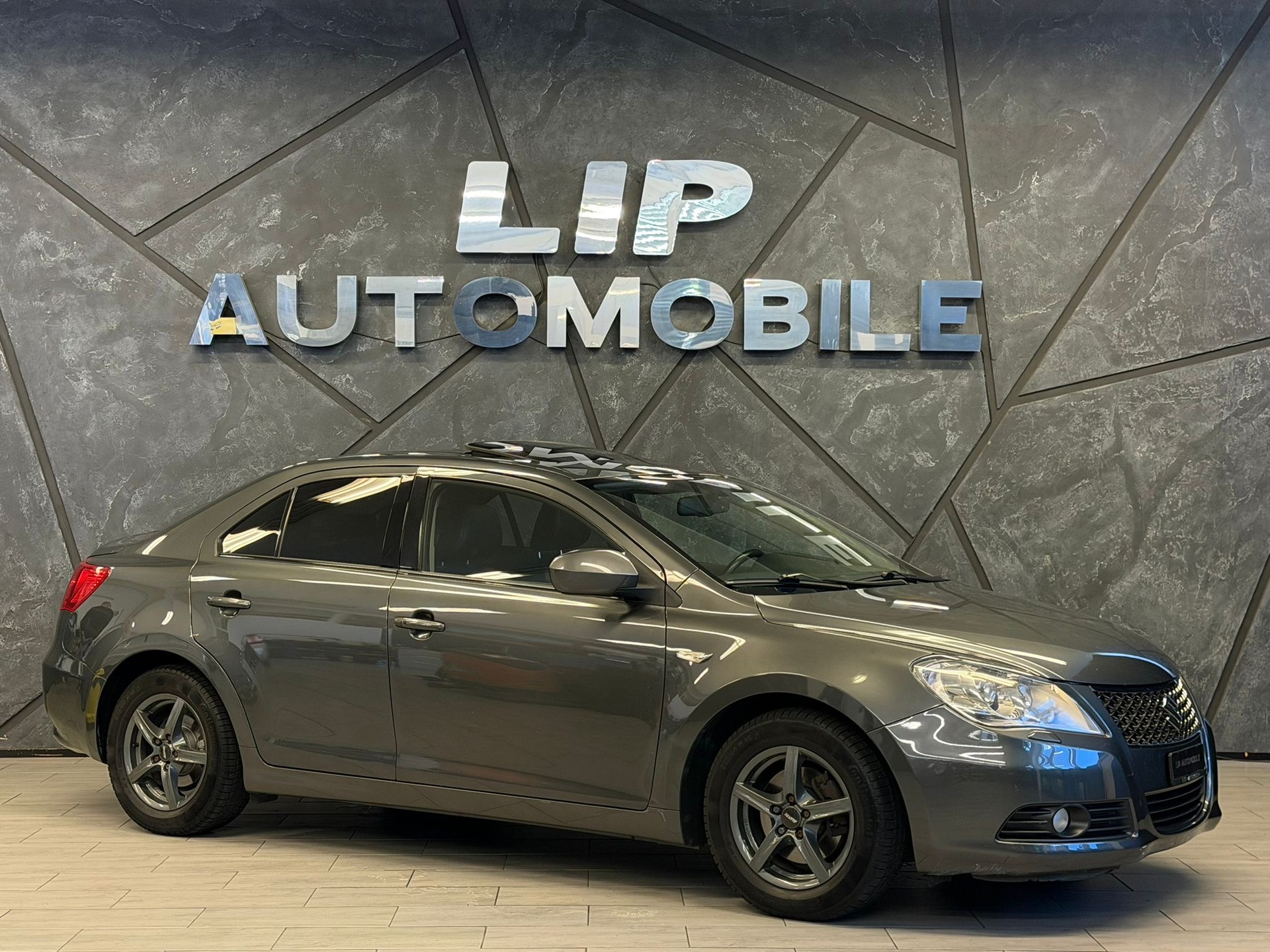 SUZUKI Kizashi 2.4 GL Top 4WD CVT-showroom-element-2