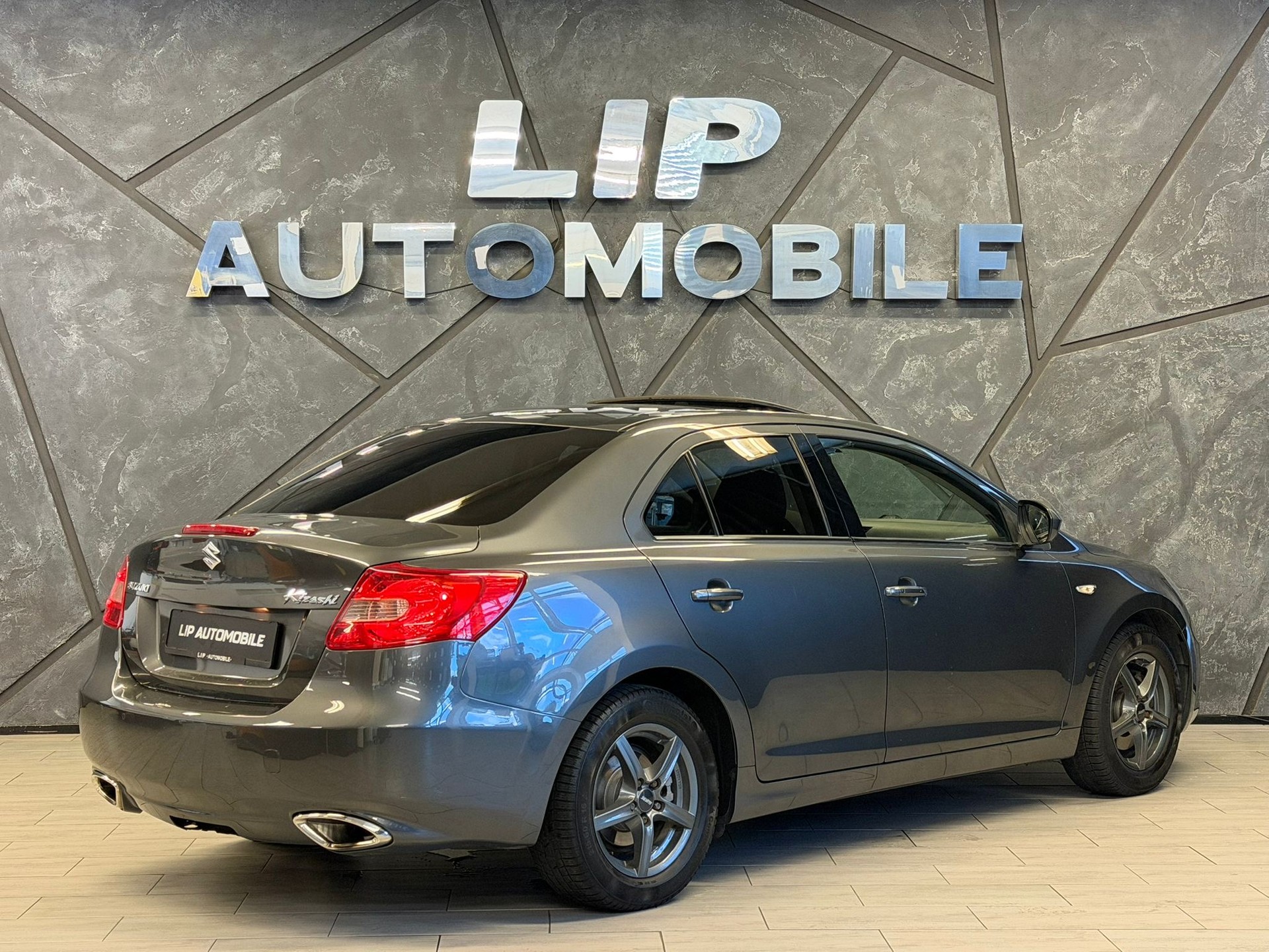 SUZUKI Kizashi 2.4 GL Top 4WD CVT-image-5