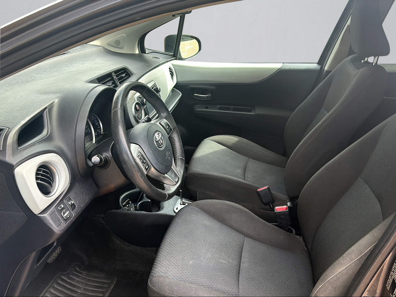 TOYOTA Yaris 1.5 VVT-i Hybrid Luna CVT-image-4