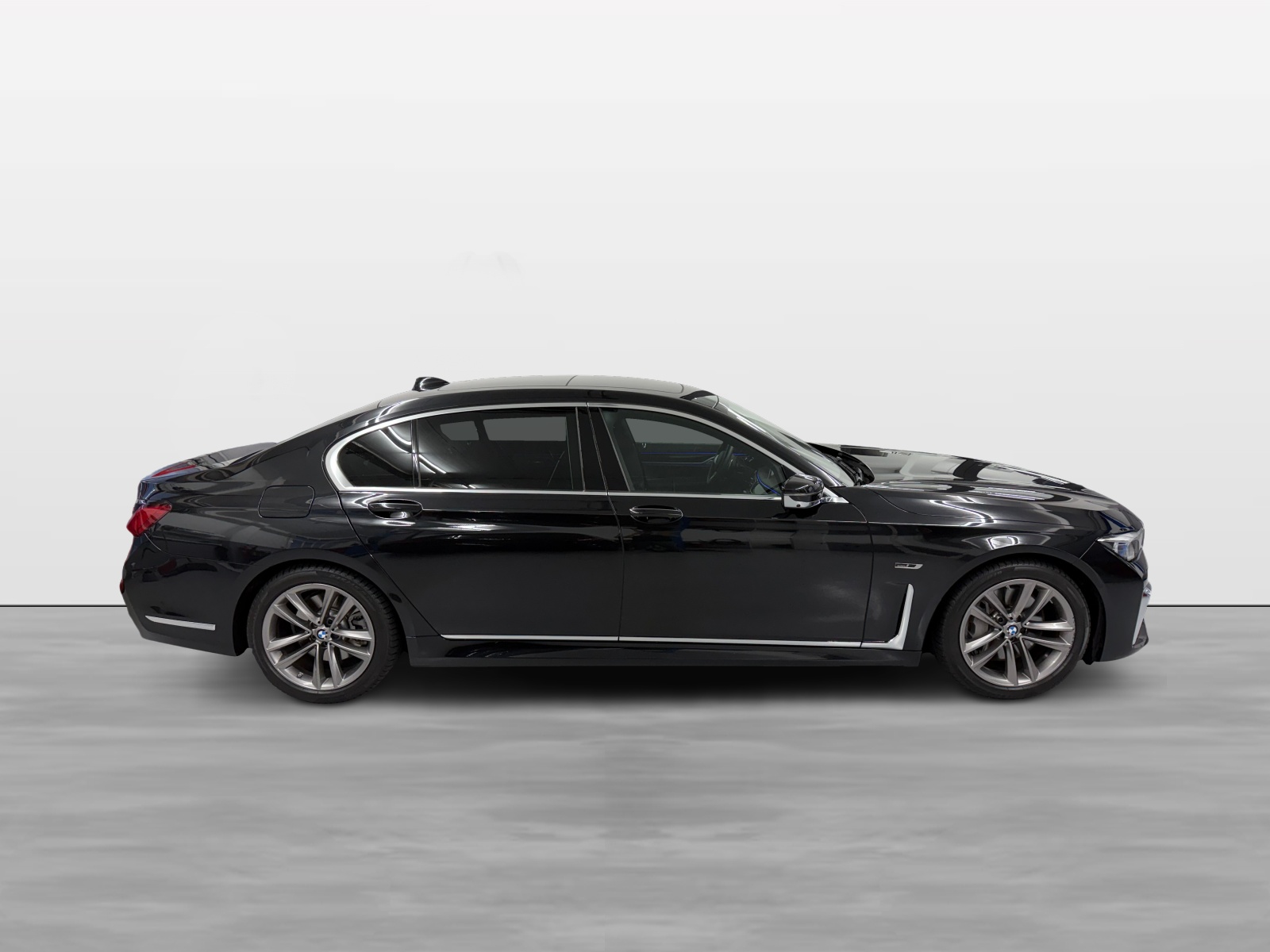 BMW 745Le xDrive M Sport Steptronic-showroom-element-3