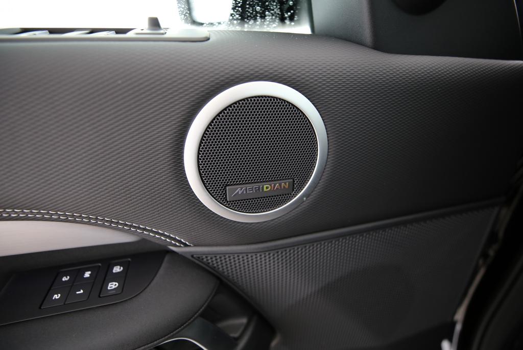 LAND ROVER Discovery 3.0 D I6 250 Dynamic SE-image-11
