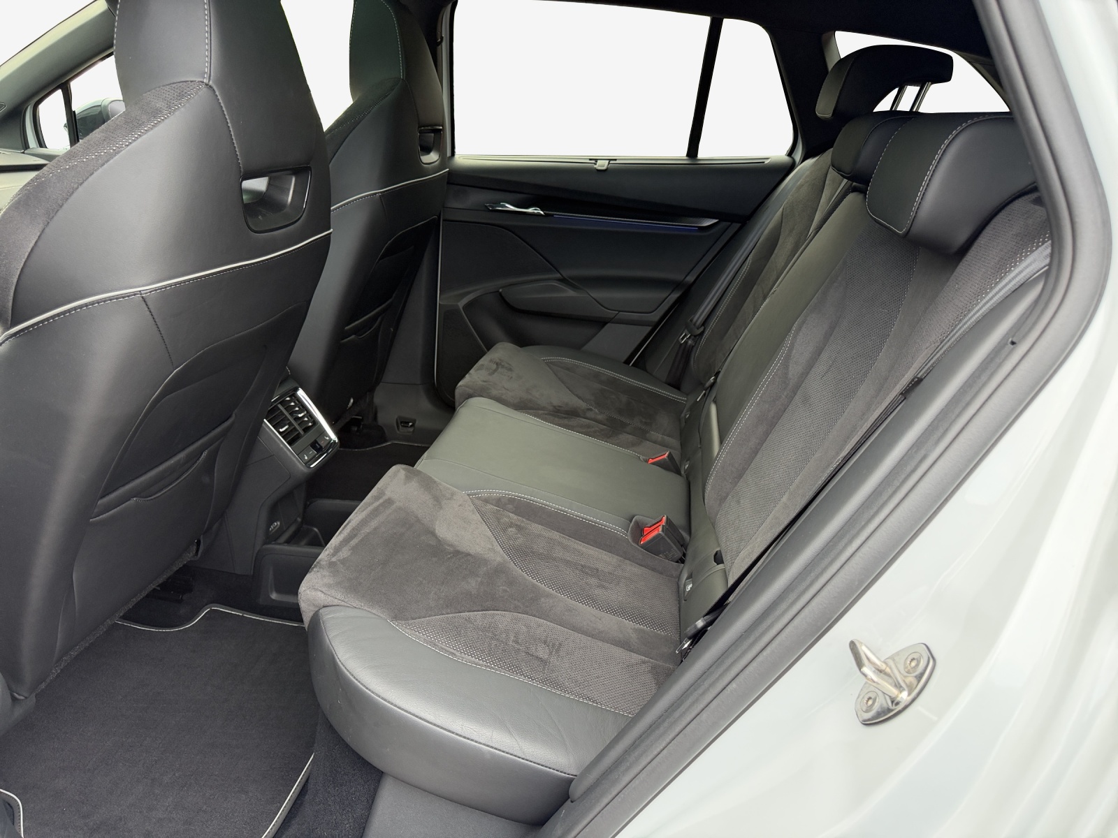 SKODA Enyaq iV 80x SportLine-image-11