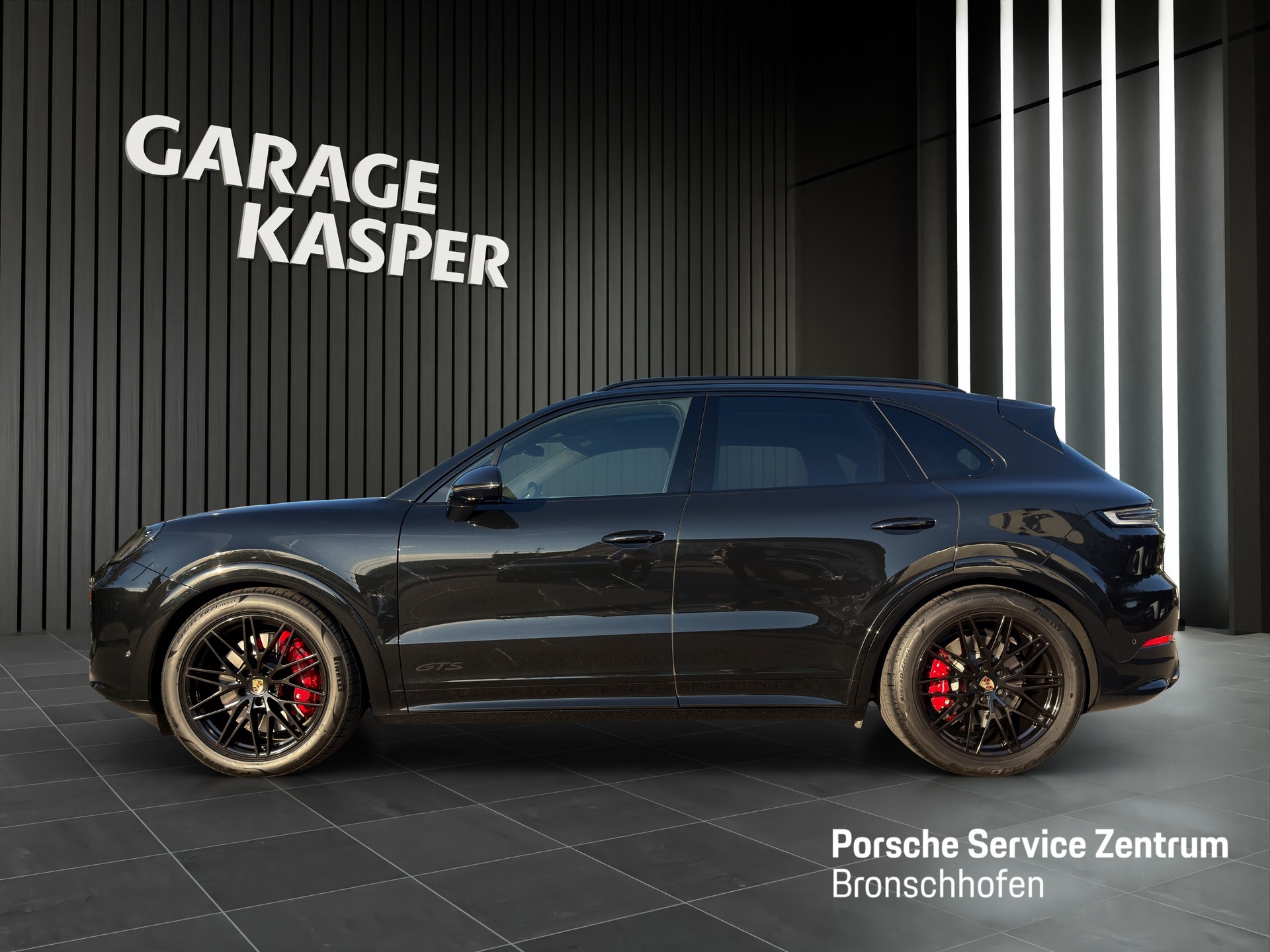 PORSCHE Cayenne-showroom-element-1