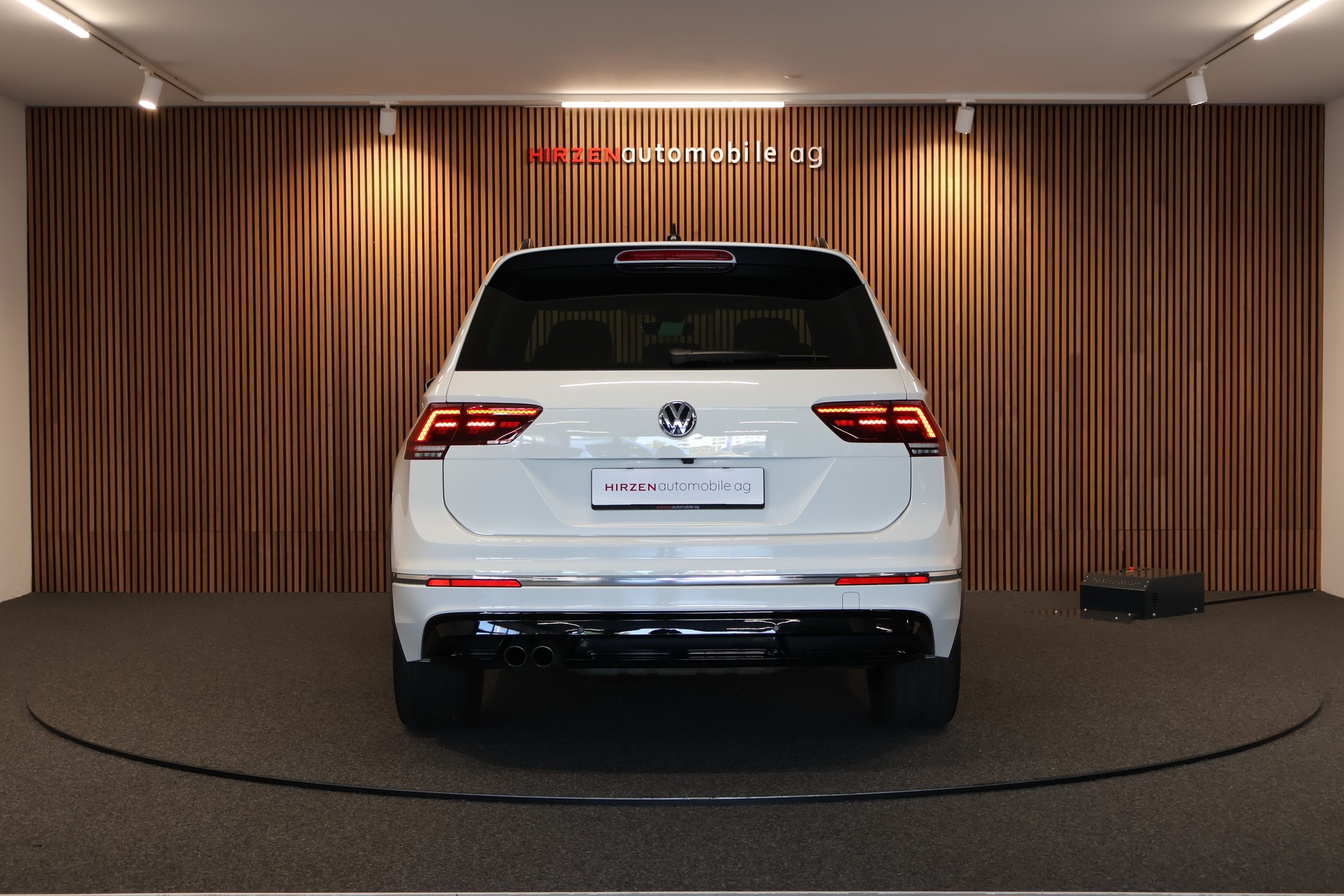 VW Tiguan 2.0TSI Highline 4Motion DSG-showroom-element-3