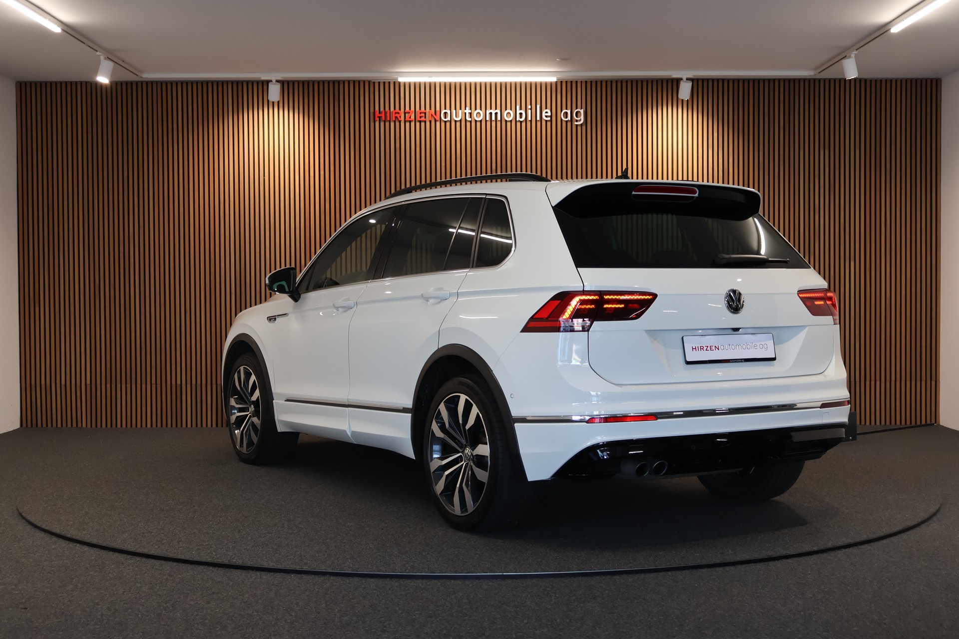 VW Tiguan 2.0TSI Highline 4Motion DSG-showroom-element-2