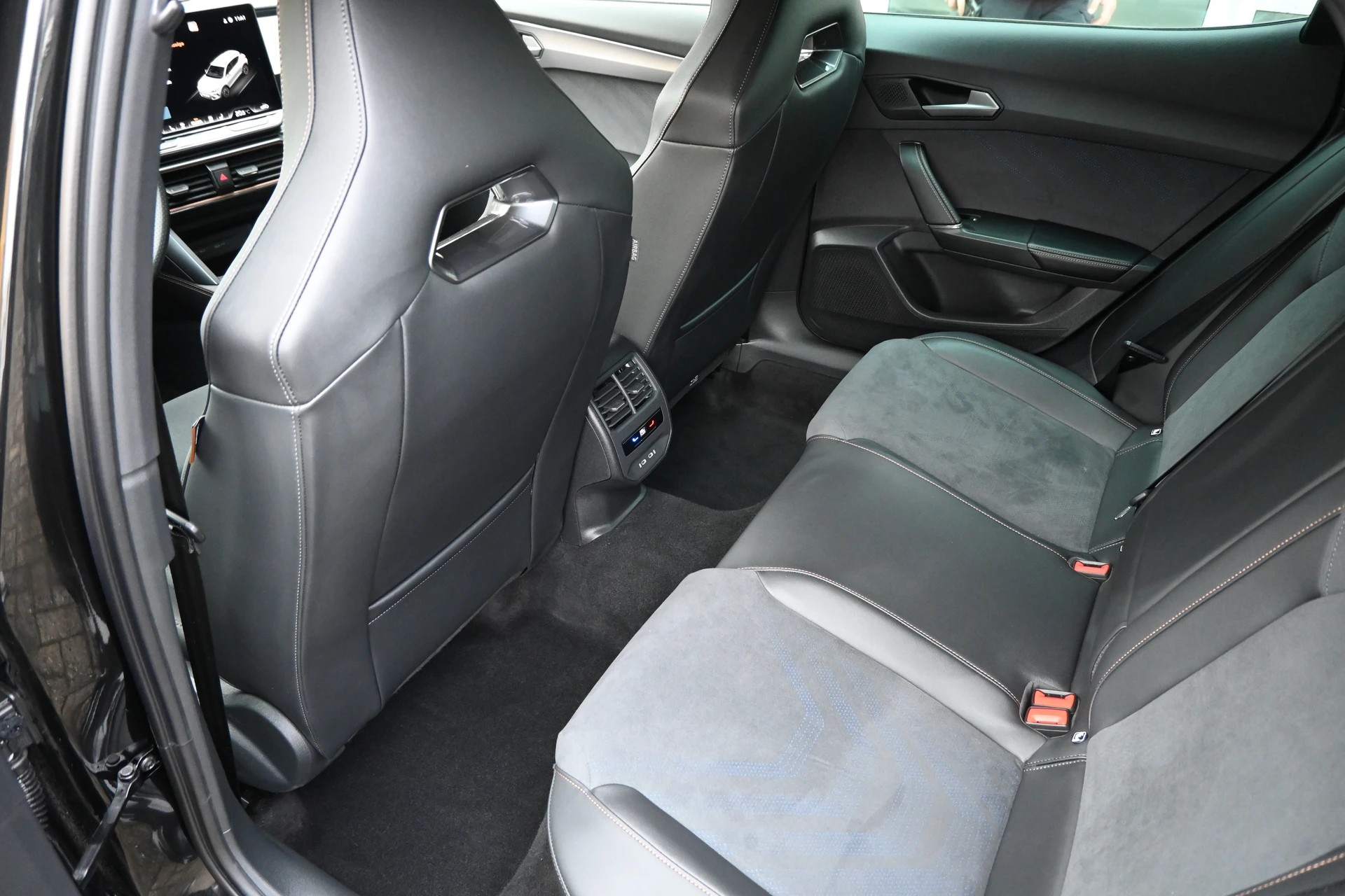 CUPRA Formentor 2.0TSI VZ 4Drive DSG 333PS + AHK 1800kg-image-11