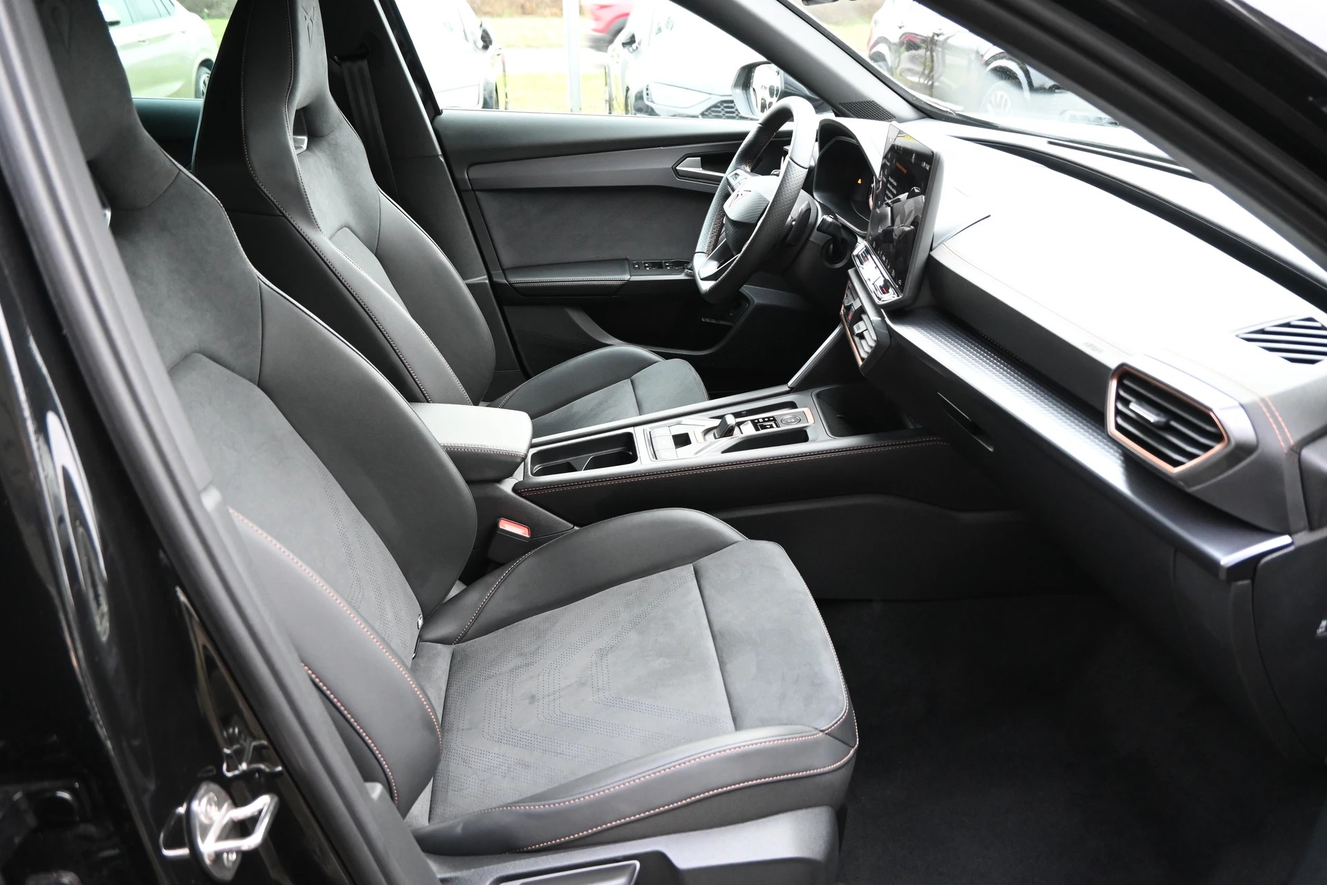 CUPRA Formentor 2.0TSI VZ 4Drive DSG 333PS + AHK 1800kg-image-10