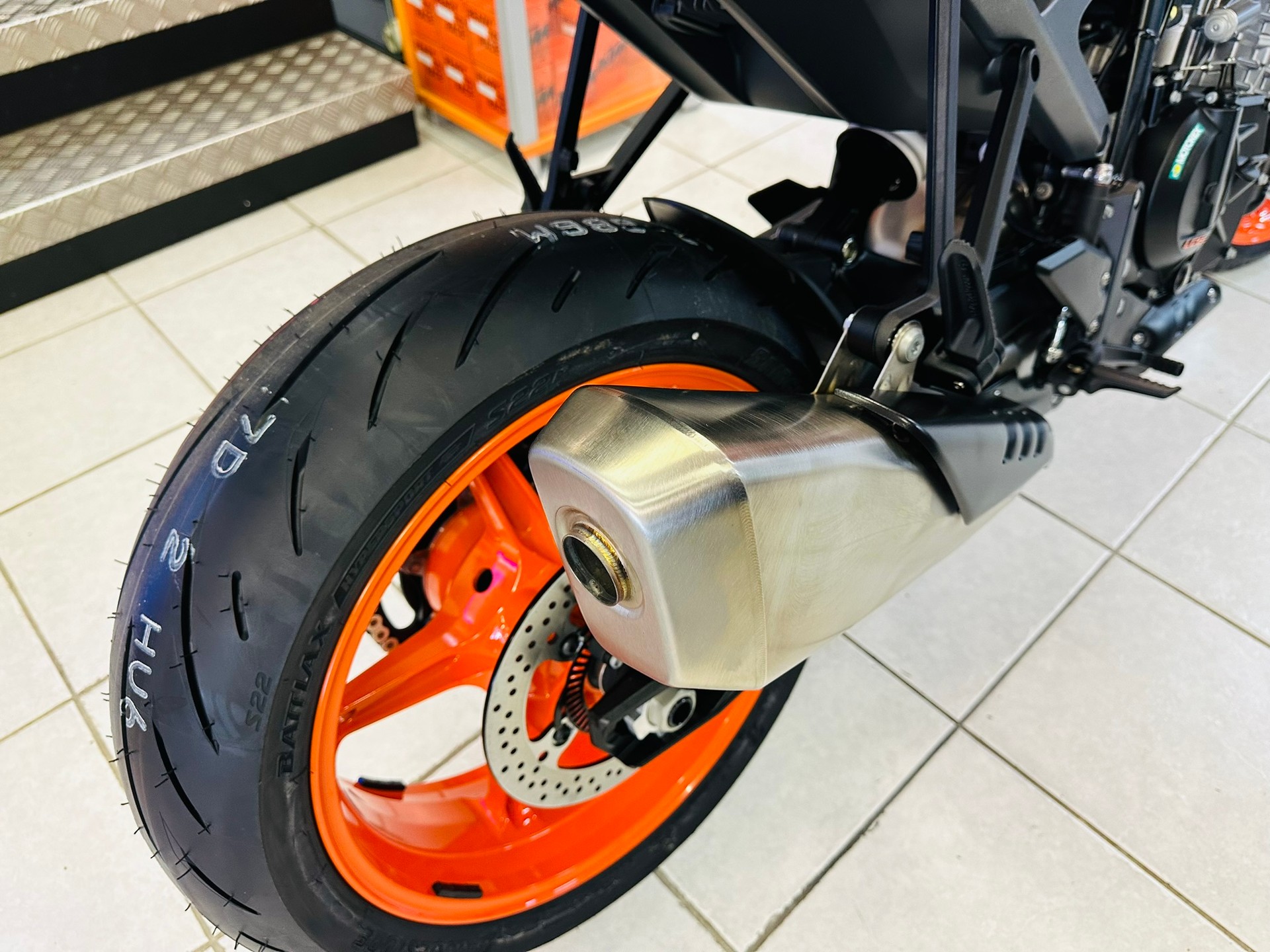 KTM 990 Duke-image-4