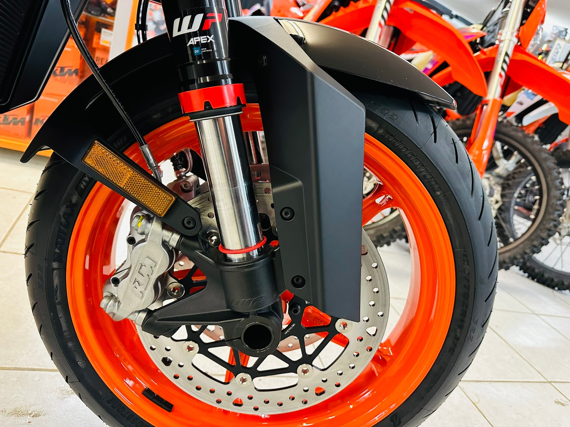 KTM 990 Duke-image-8