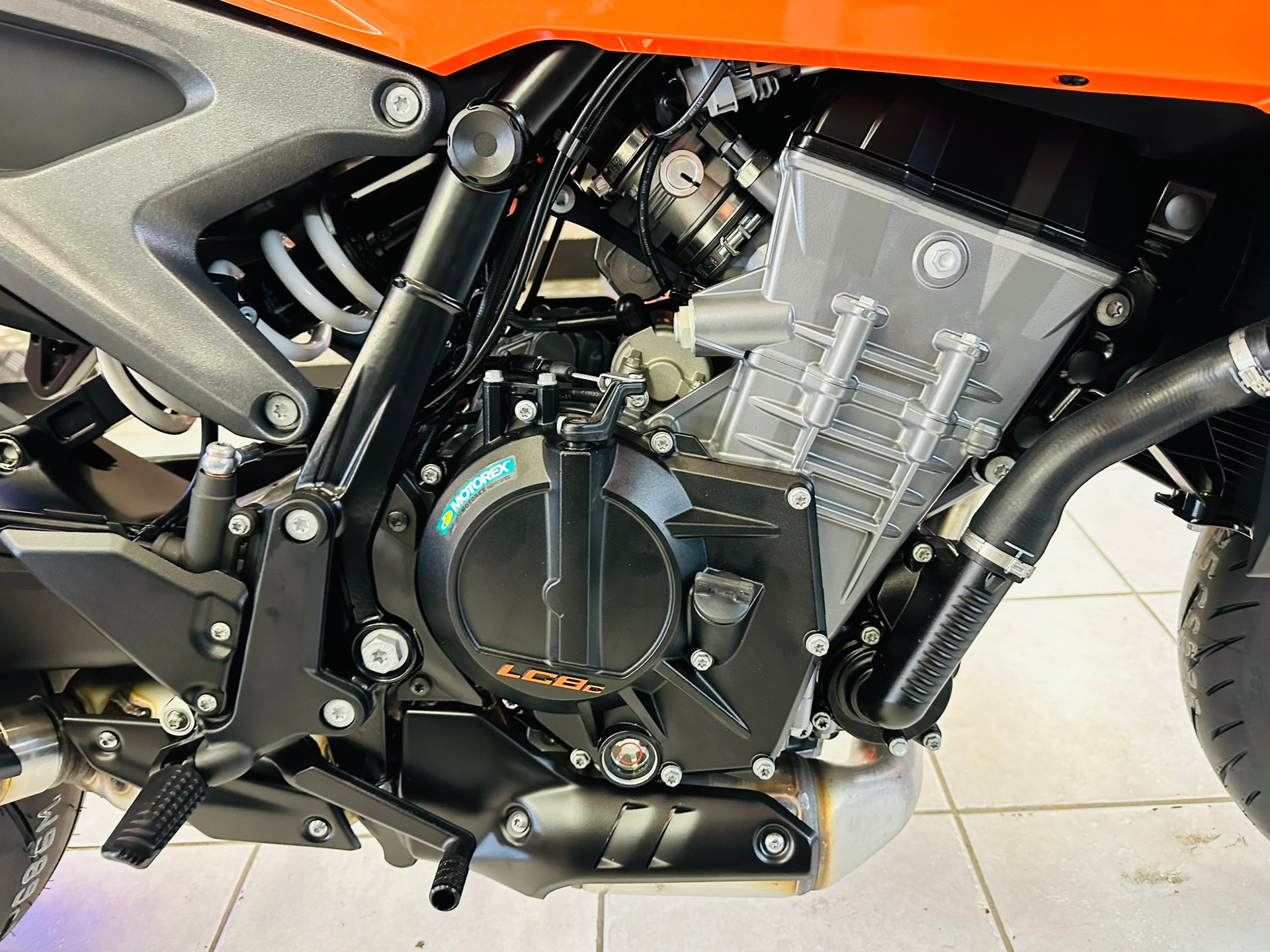 KTM 990 Duke-image-3