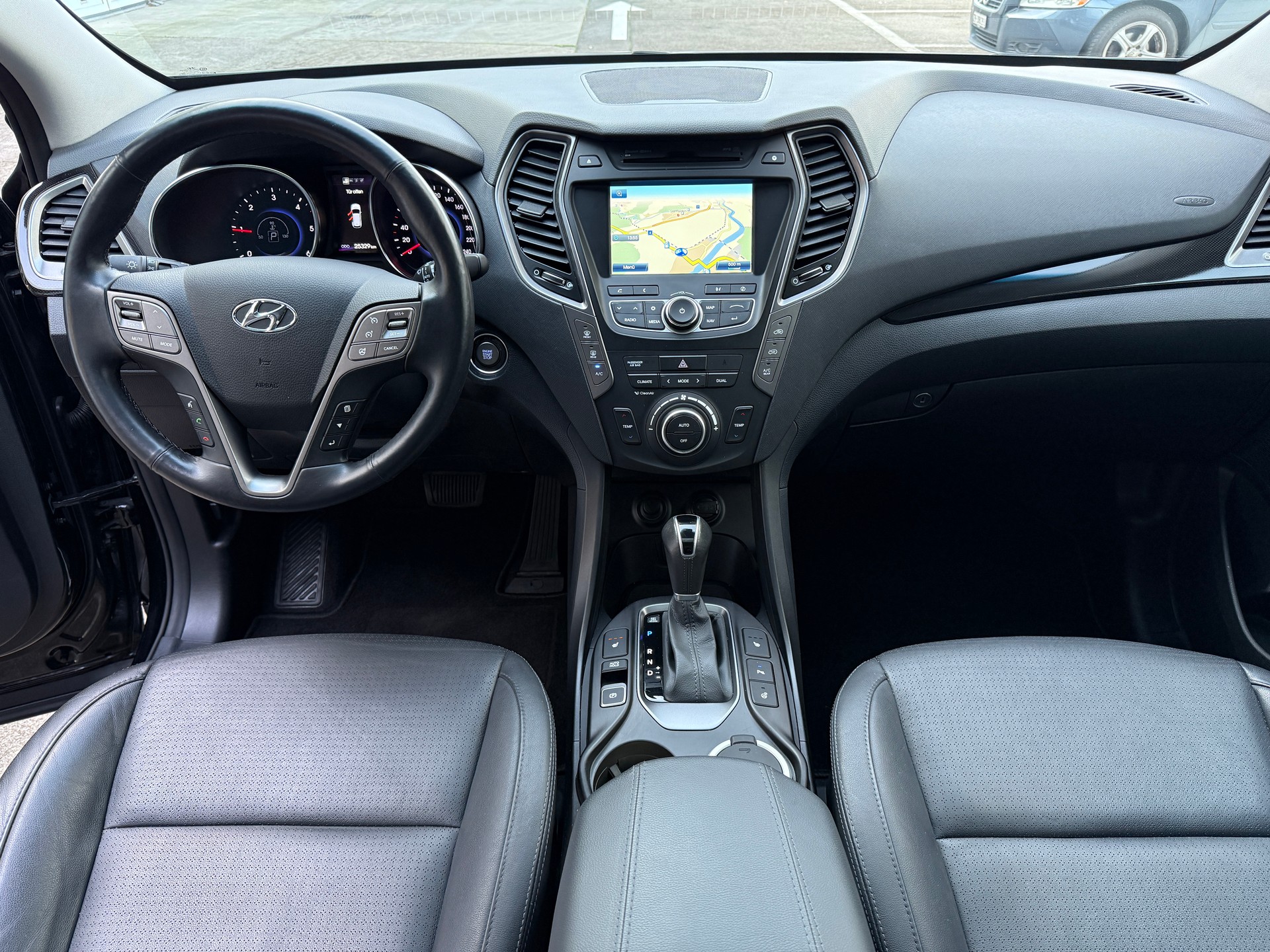 HYUNDAI Santa Fe 2.2 CRDI Premium 4WD Automatic-image-9