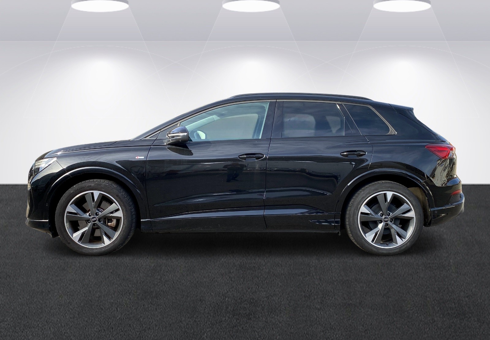 AUDI Q4 e-tron 45 quattro-image-2