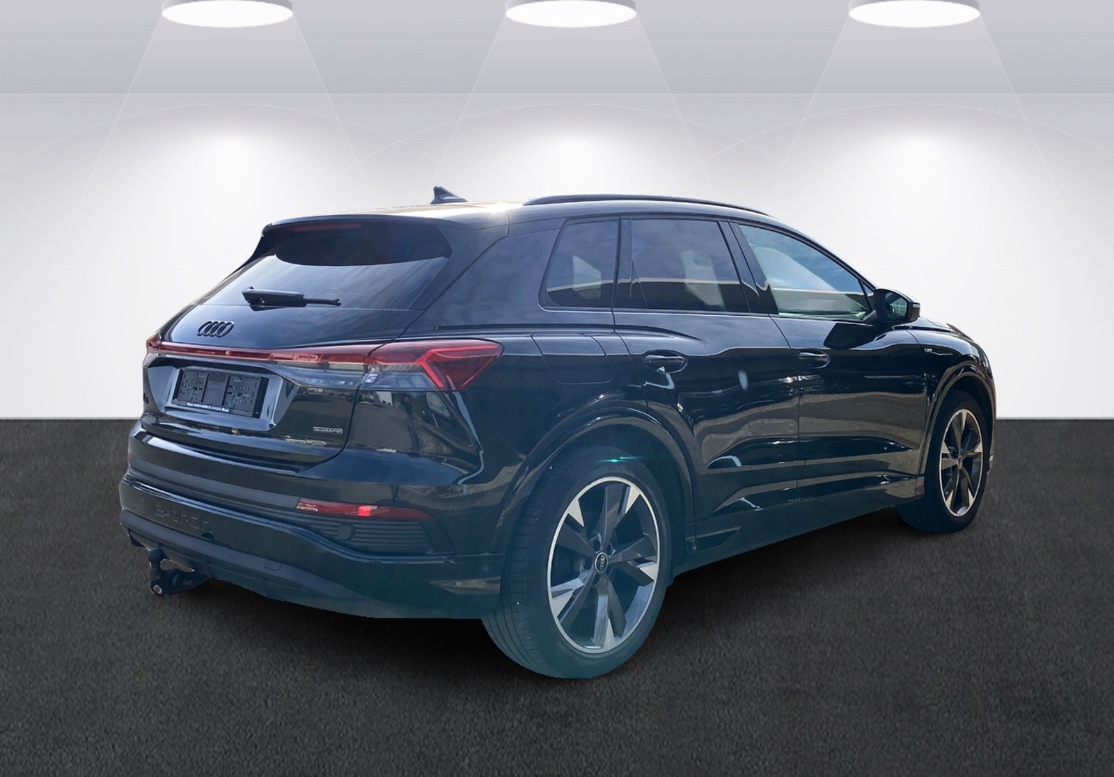 AUDI Q4 e-tron 45 quattro-image-6