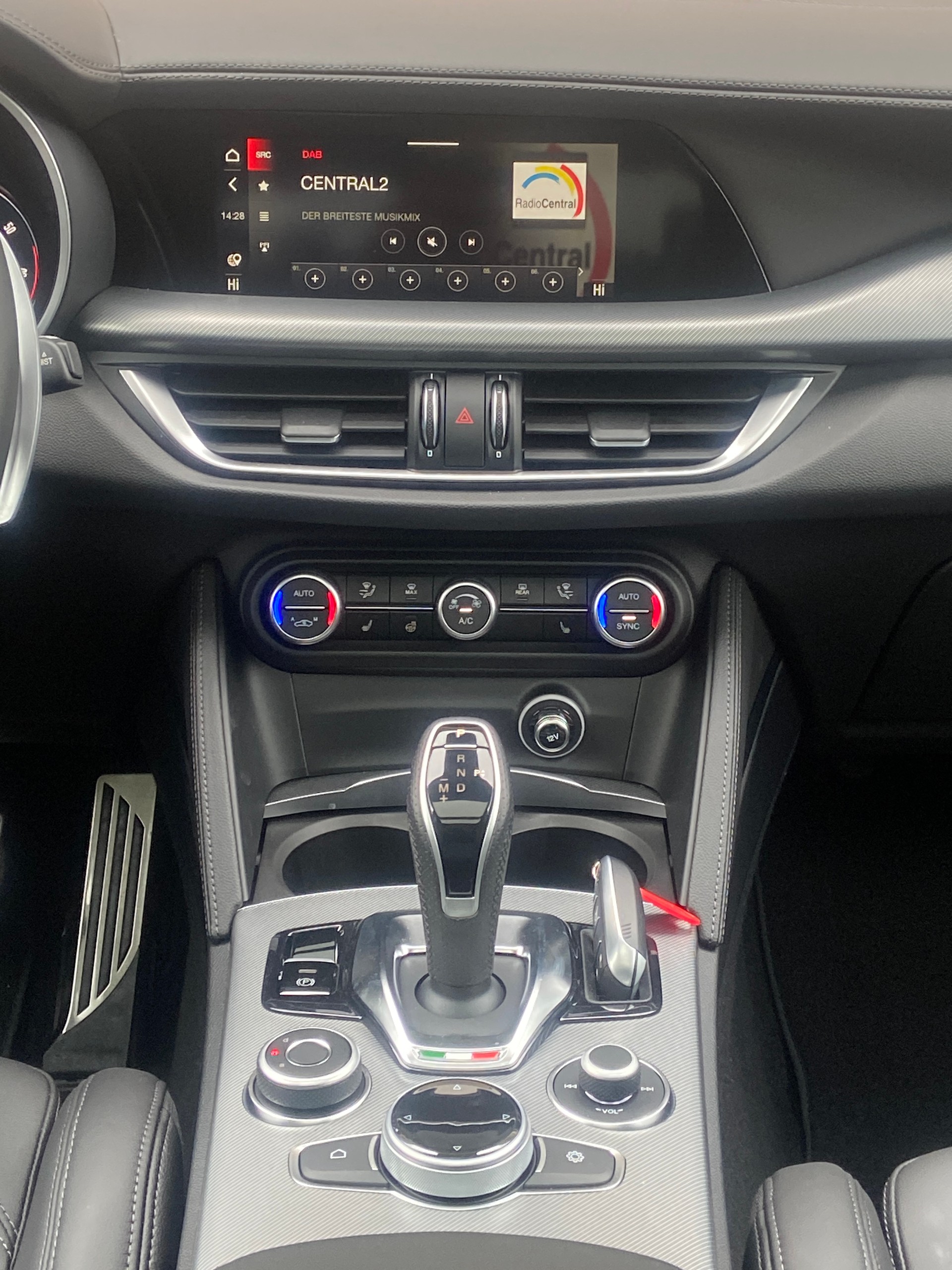 ALFA ROMEO Stelvio 2.0 Veloce Pack Premium Sky Q4 AT8-image-13