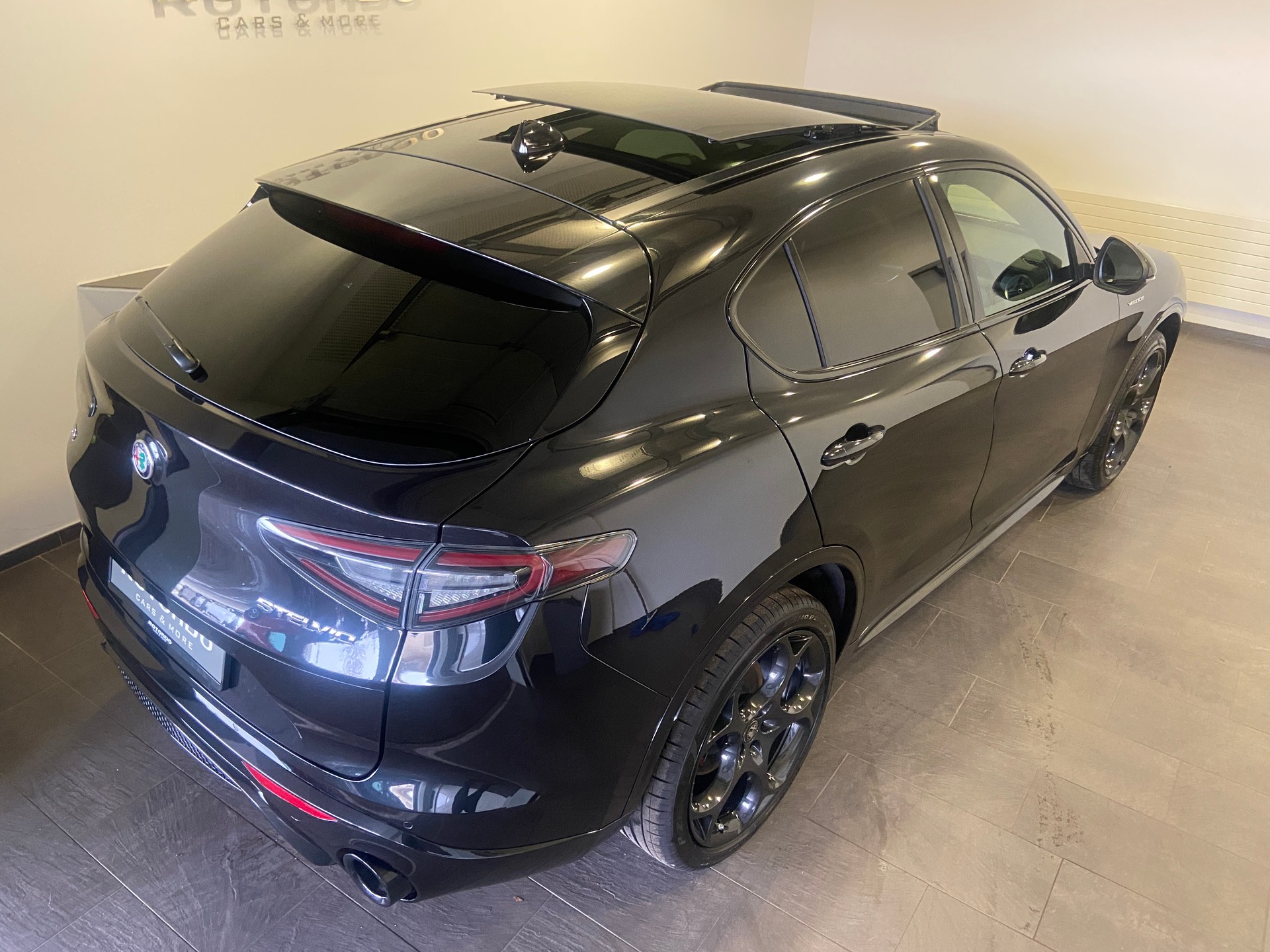 ALFA ROMEO Stelvio 2.0 Veloce Pack Premium Sky Q4 AT8-showroom-element-3