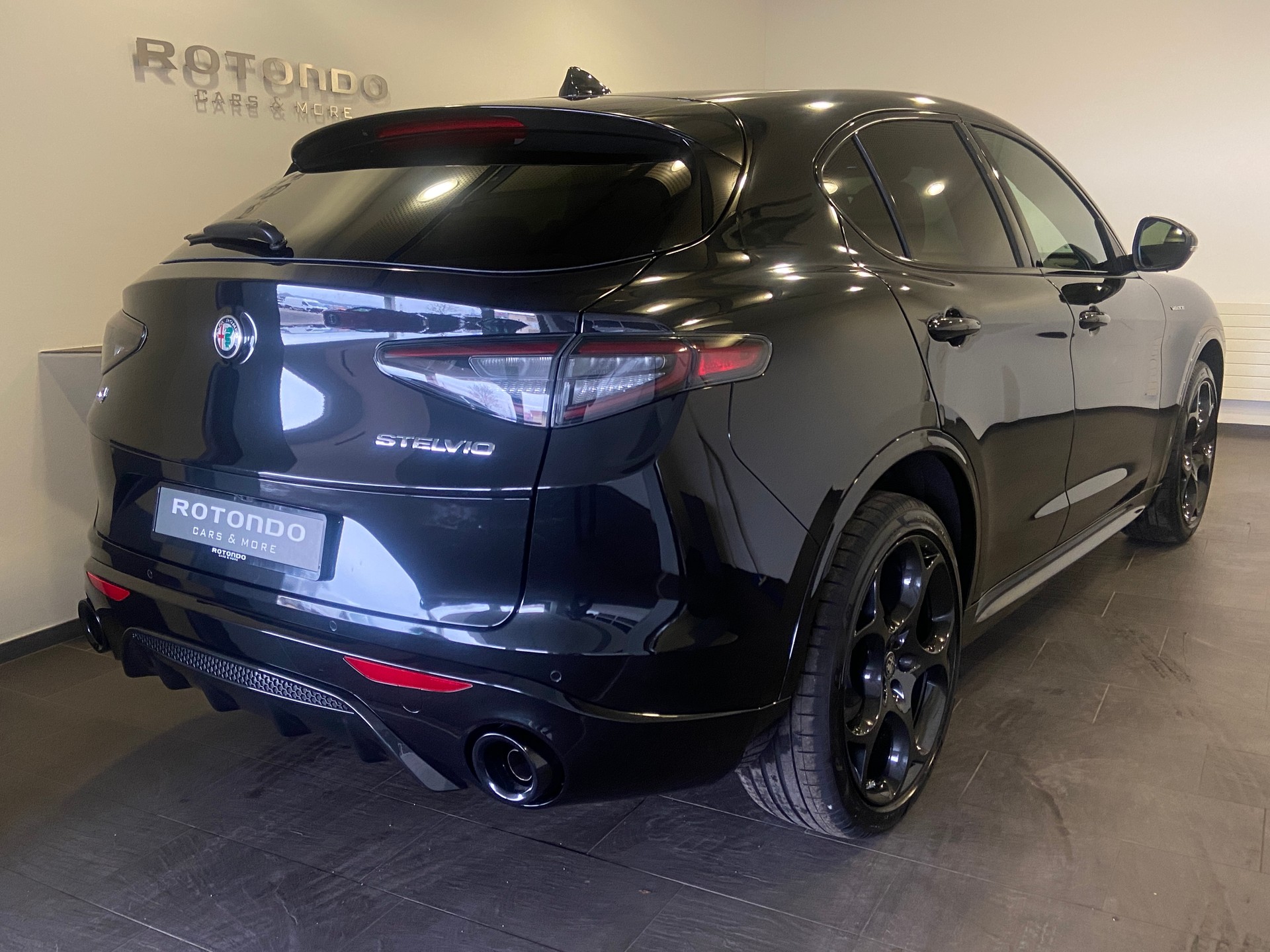 ALFA ROMEO Stelvio 2.0 Veloce Pack Premium Sky Q4 AT8-showroom-element-1