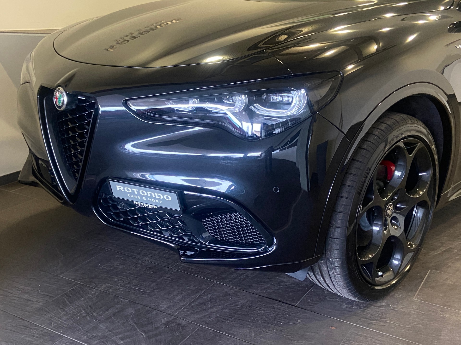 ALFA ROMEO Stelvio 2.0 Veloce Pack Premium Sky Q4 AT8-showroom-element-2