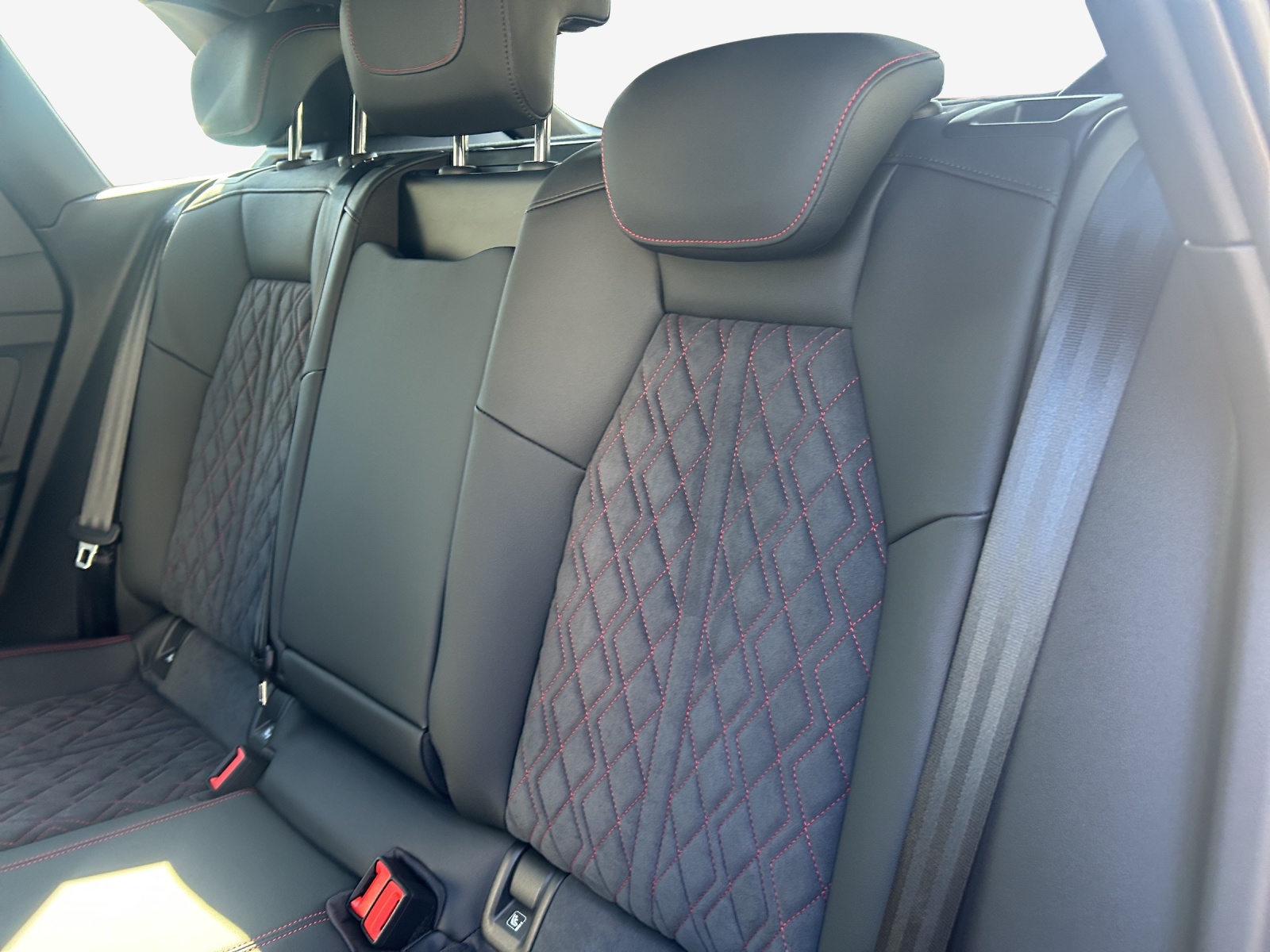 AUDI Q4 e-tron 45 Edition Swiss Ski quattro-image-11