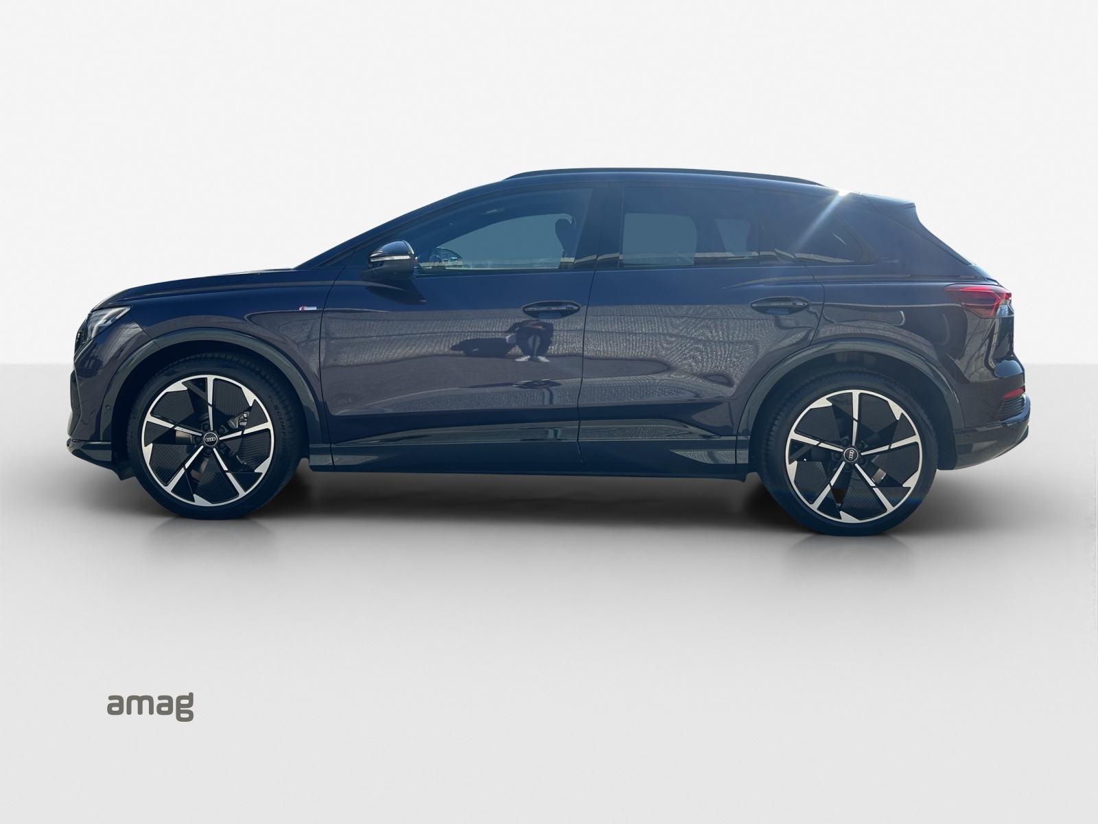 AUDI Q4 e-tron 45 Edition Swiss Ski quattro-showroom-element-1